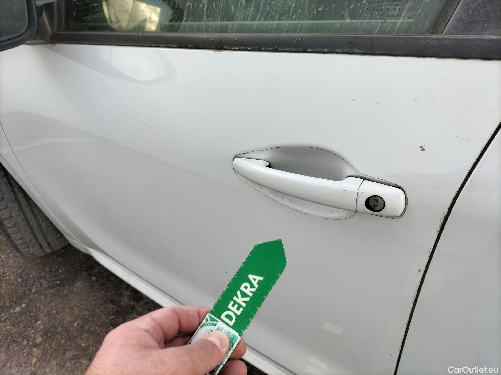  Peugeot  208 PEUGEOT  / 2015 / 5P / berlina con portón 5P ACTIVE BlueHDi 73kW (100CV) #14