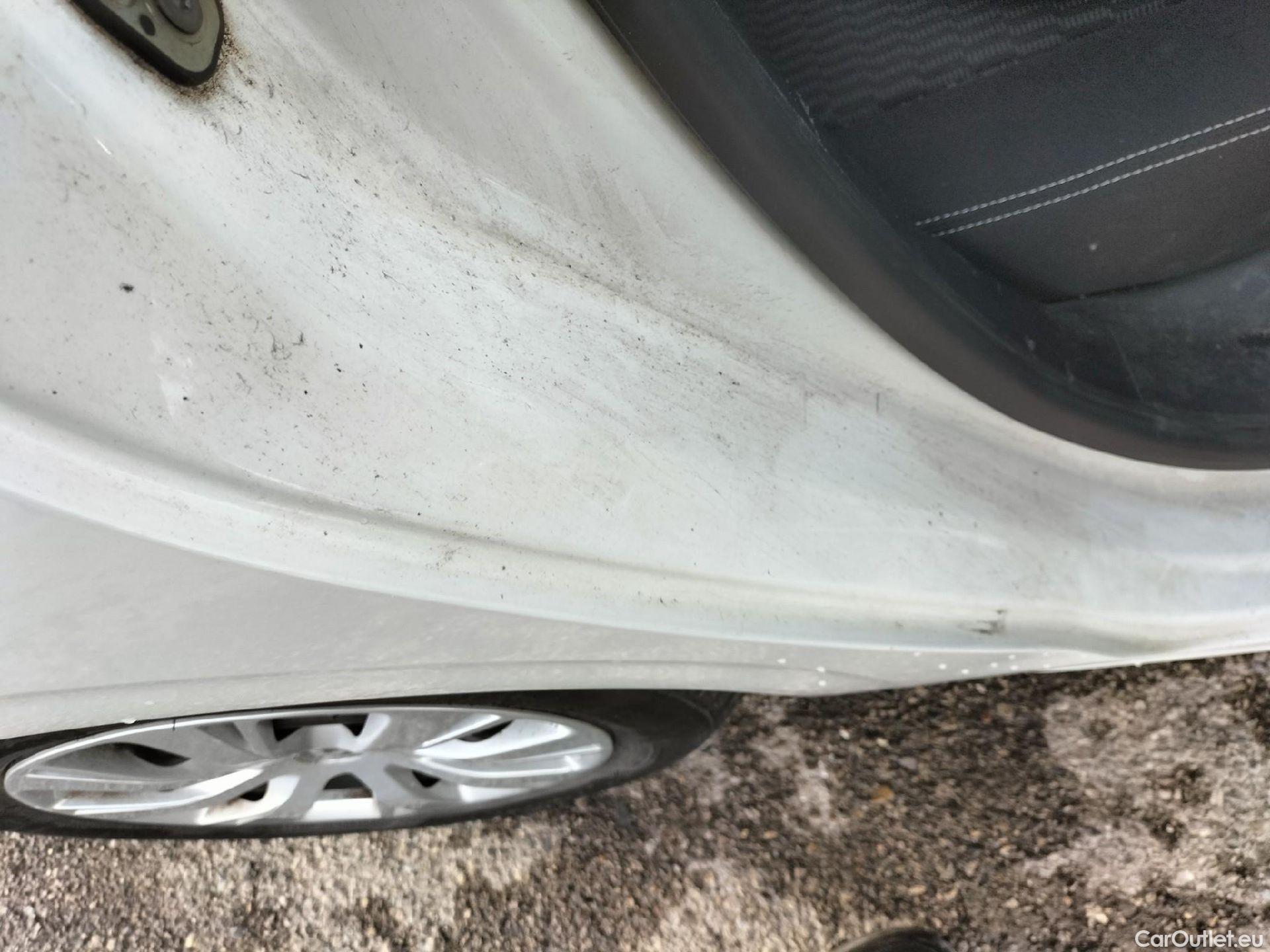  Peugeot  208 PEUGEOT  / 2015 / 5P / berlina con portón 5P ACTIVE BlueHDi 73kW (100CV) #43