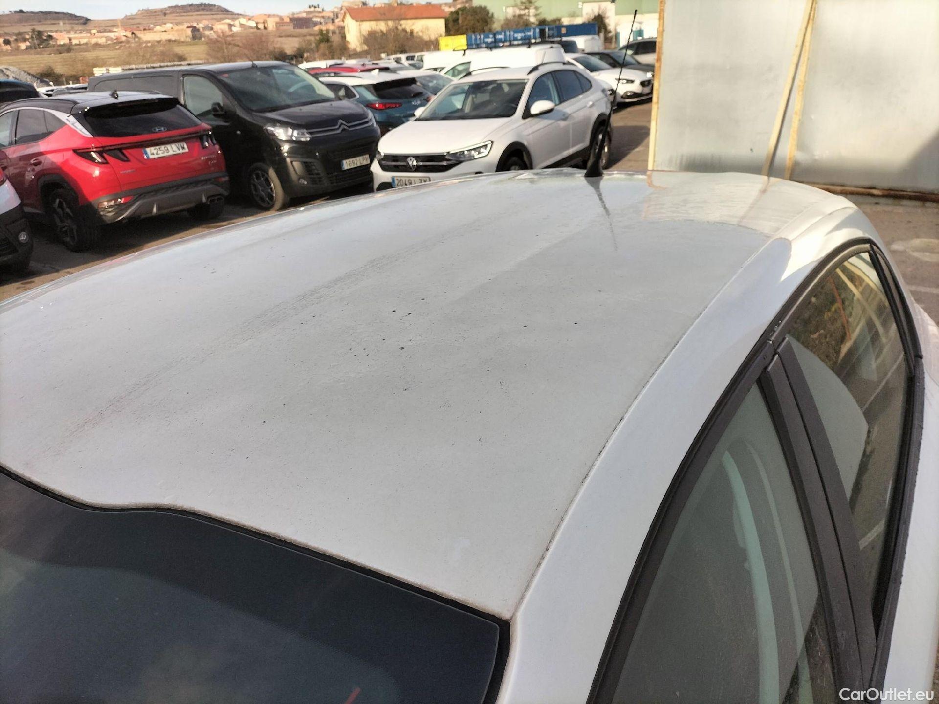  Peugeot  208 PEUGEOT  / 2015 / 5P / berlina con portón 5P ACTIVE BlueHDi 73kW (100CV) #6