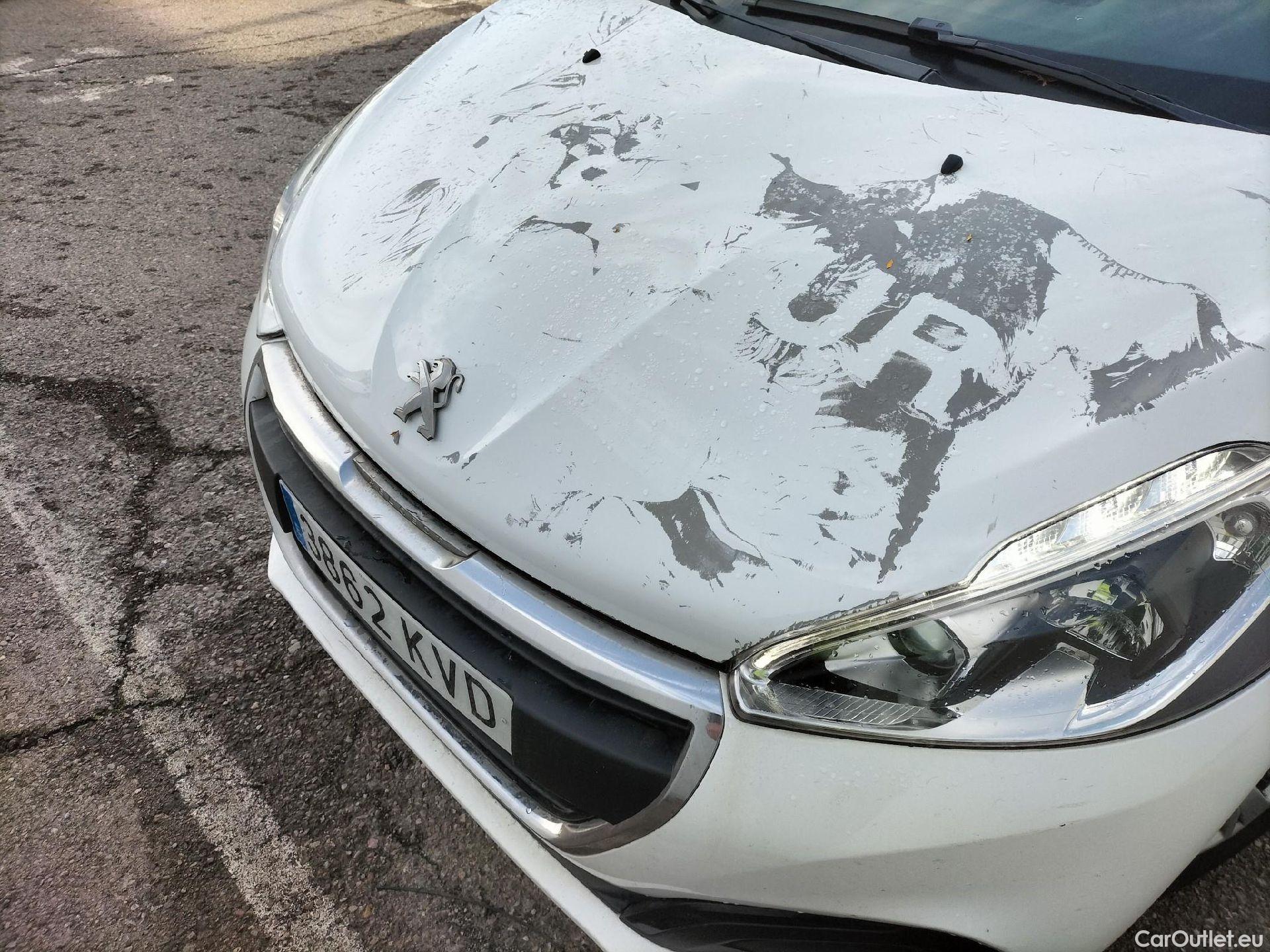  Peugeot  208 PEUGEOT  / 2015 / 5P / berlina con portón 5P ACTIVE BlueHDi 73kW (100CV) #3