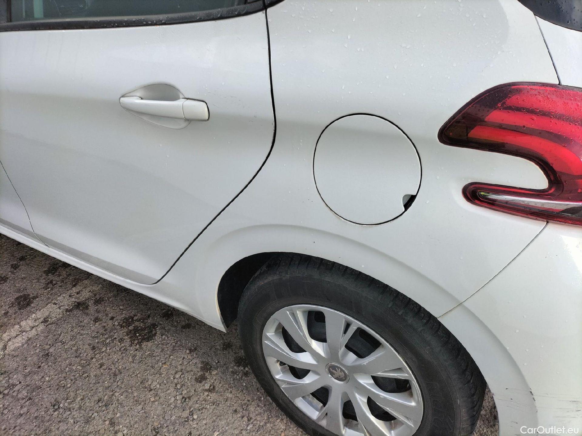  Peugeot  208 PEUGEOT  / 2015 / 5P / berlina con portón 5P ACTIVE BlueHDi 73kW (100CV) #23