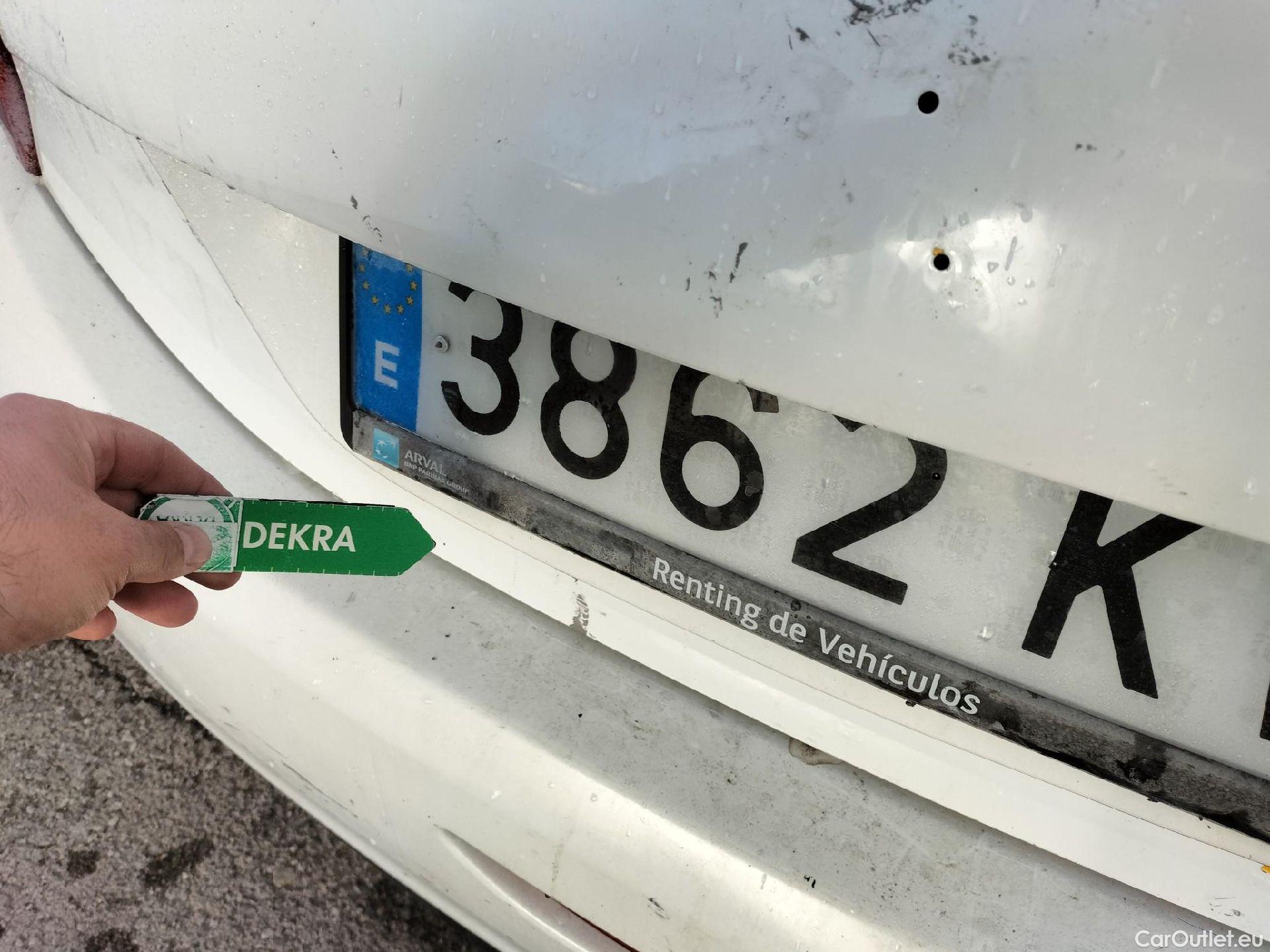  Peugeot  208 PEUGEOT  / 2015 / 5P / berlina con portón 5P ACTIVE BlueHDi 73kW (100CV) #29