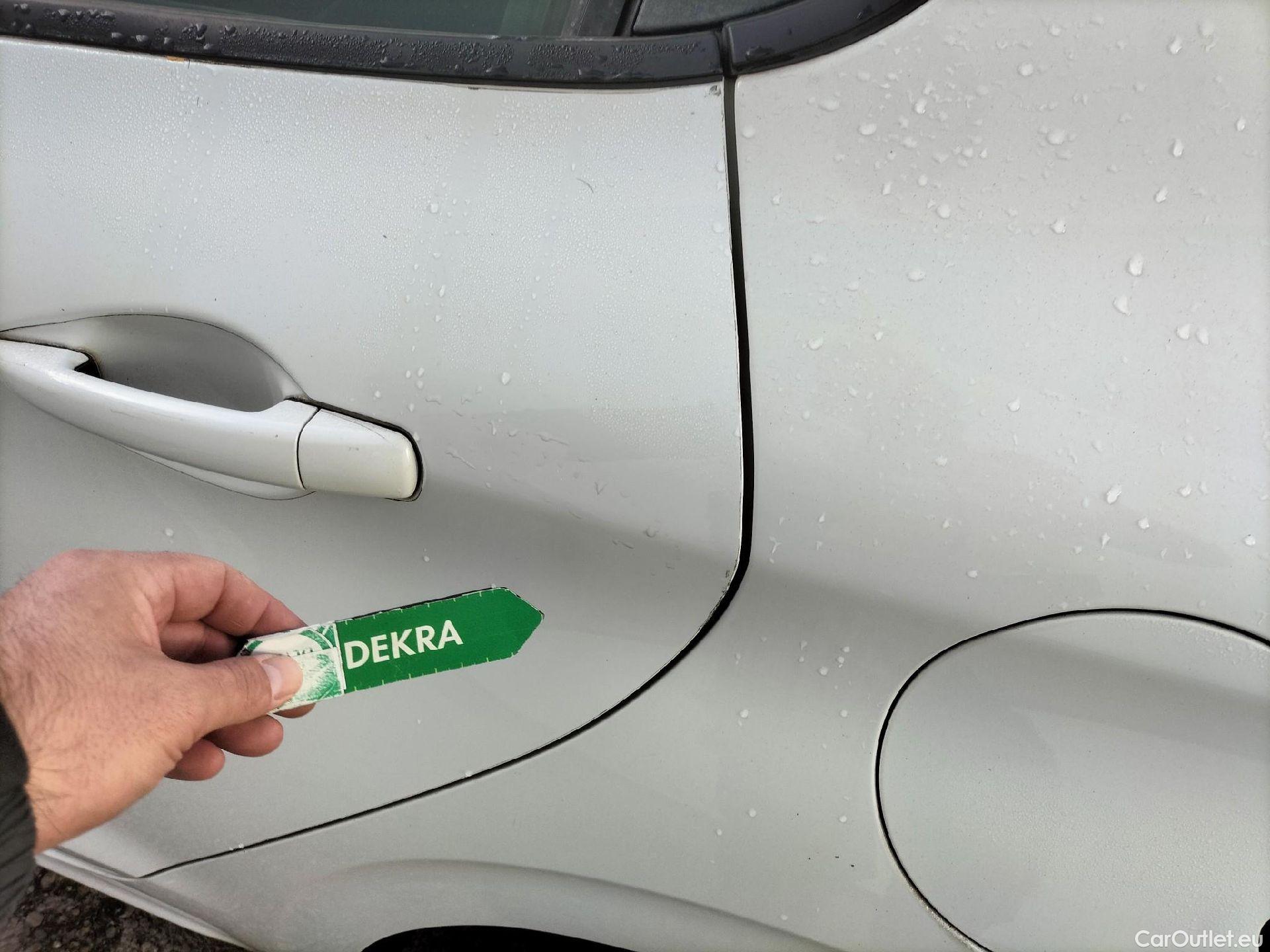  Peugeot  208 PEUGEOT  / 2015 / 5P / berlina con portón 5P ACTIVE BlueHDi 73kW (100CV) #22