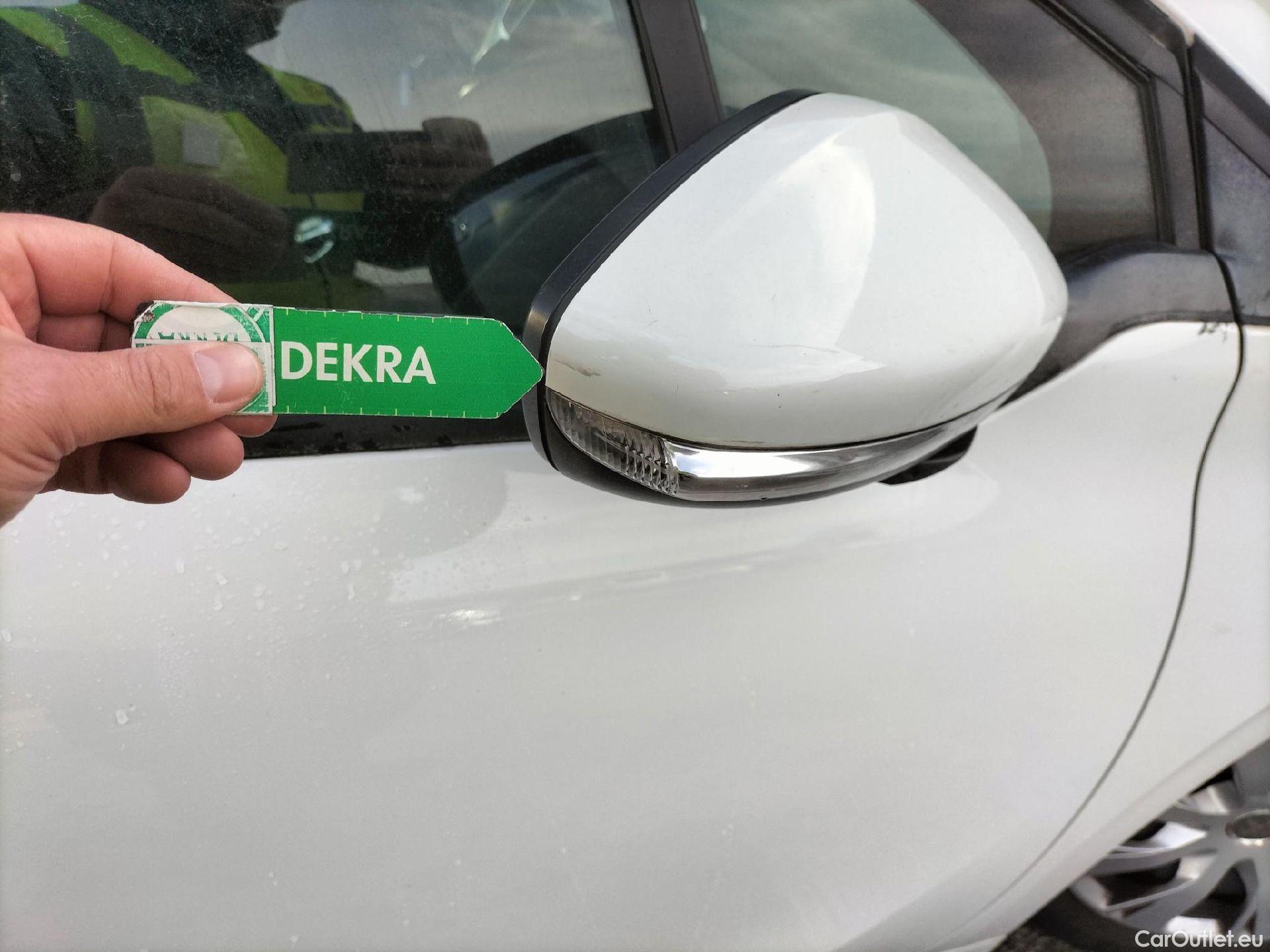  Peugeot  208 PEUGEOT  / 2015 / 5P / berlina con portón 5P ACTIVE BlueHDi 73kW (100CV) #48