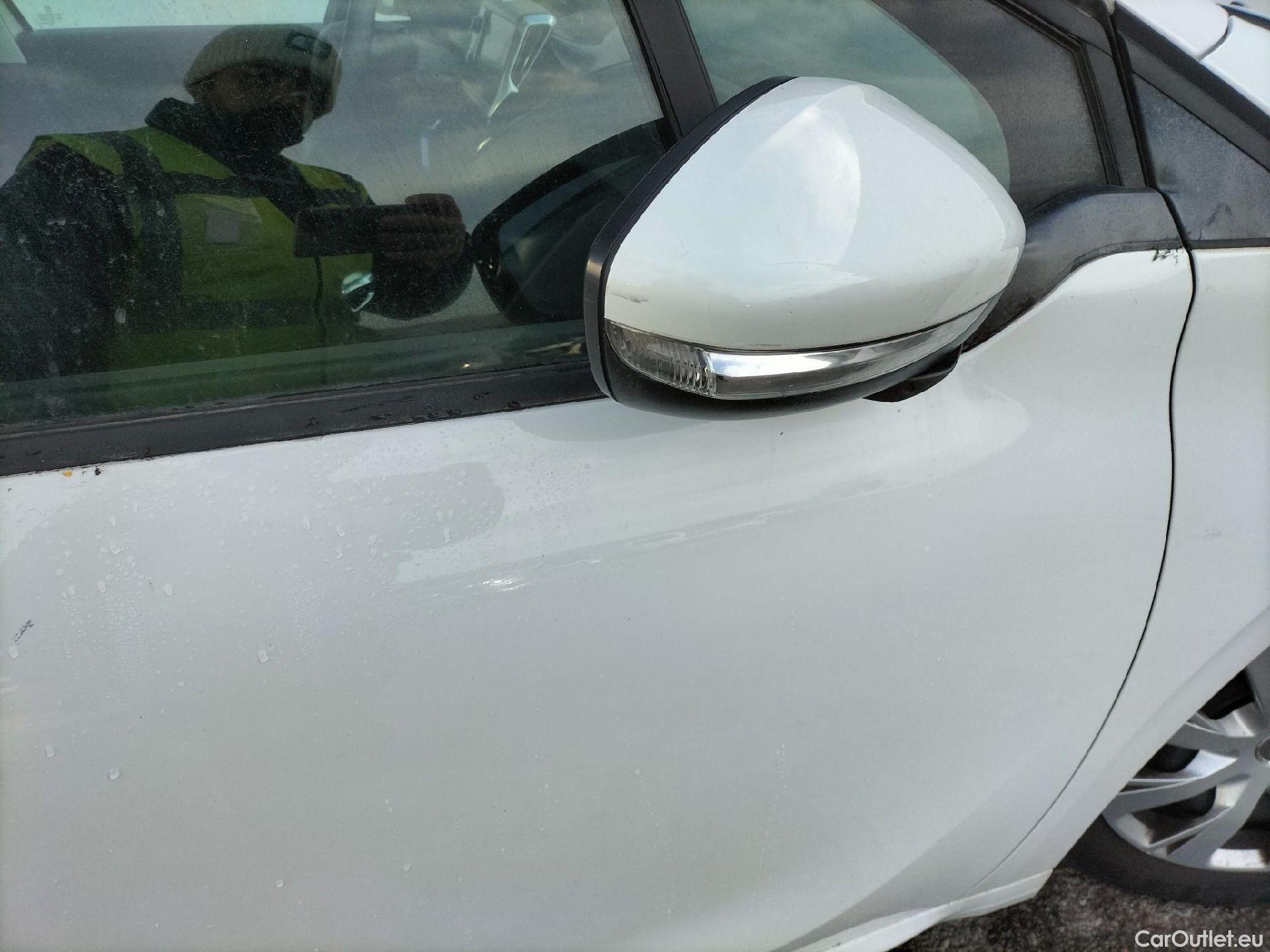  Peugeot  208 PEUGEOT  / 2015 / 5P / berlina con portón 5P ACTIVE BlueHDi 73kW (100CV) #47