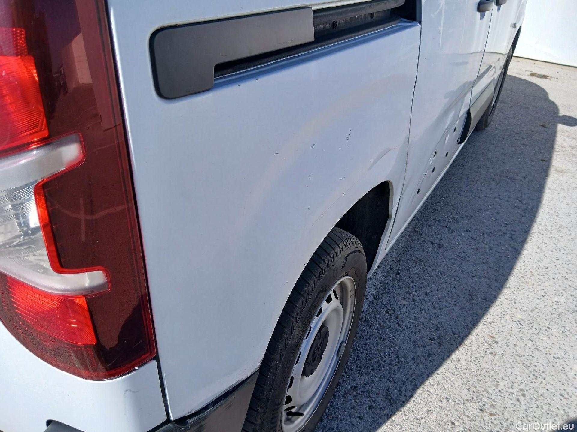  Peugeot  Partner PEUGEOT  / 2018 / 3P / furgón derivado de turismo Pro Standard 600kg BlueHDi 73kW (AC) #32