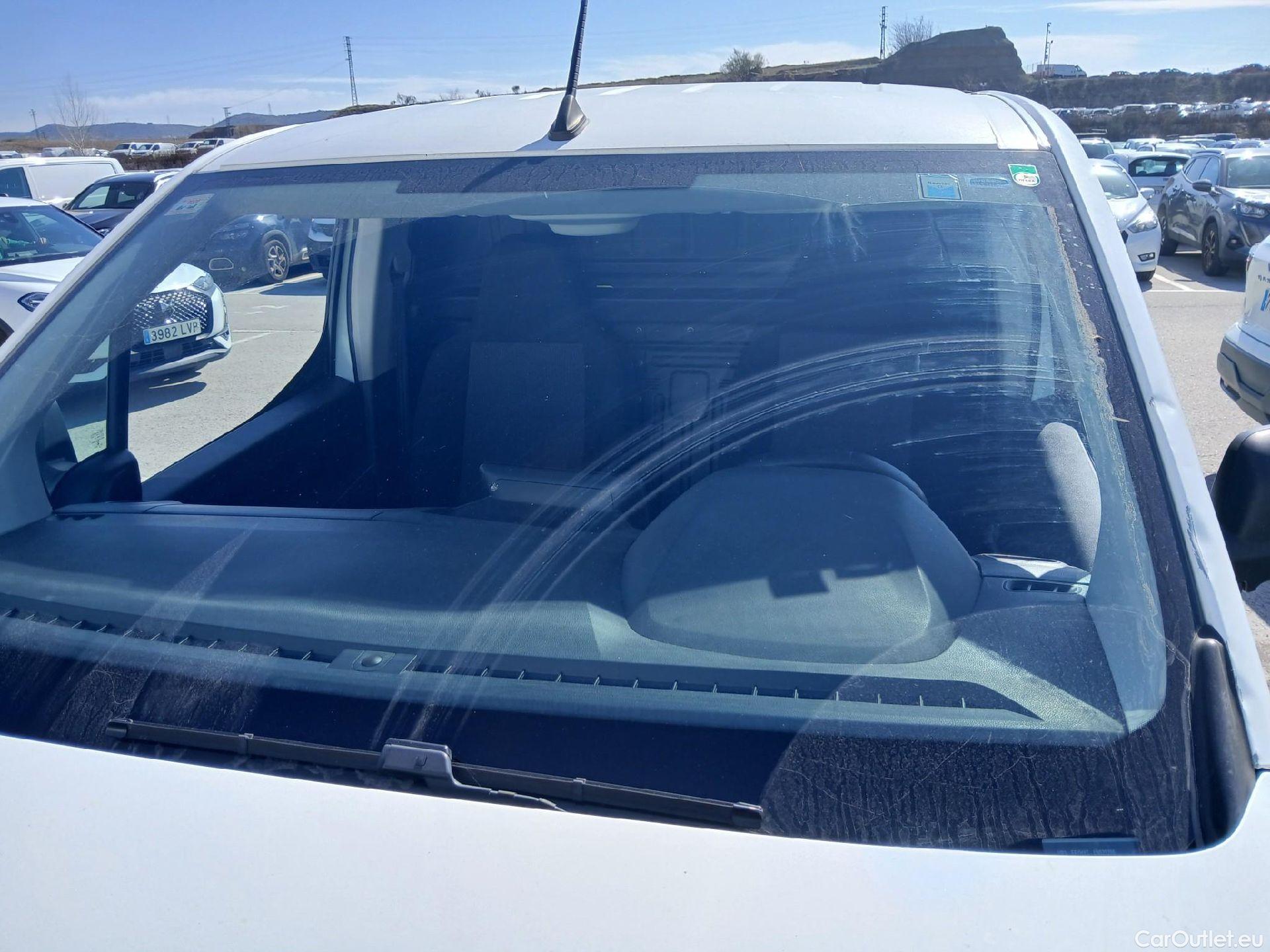  Peugeot  Partner PEUGEOT  / 2018 / 3P / furgón derivado de turismo Pro Standard 600kg BlueHDi 73kW (AC) #19