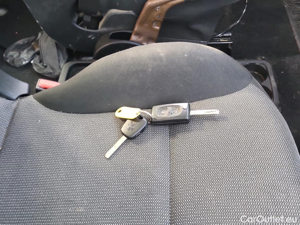  Peugeot  Partner PEUGEOT  / 2015 / 4P / combi TEPEE Access 1.6 BlueHDi 55KW (75CV) #5