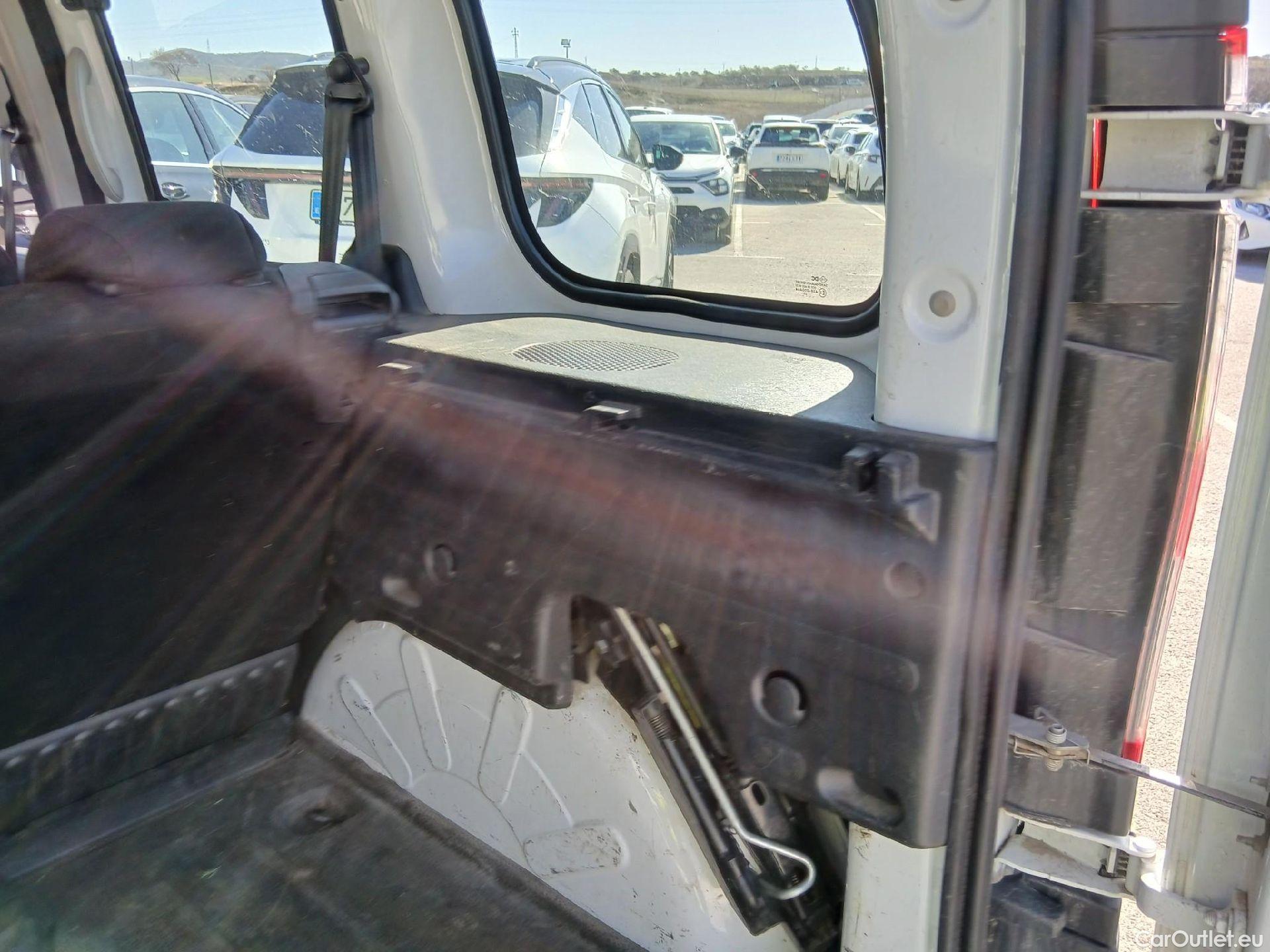  Renault  Kangoo RENAULT  Combi / 2013 / 4P / combi Profes. M1-AF Blue dCi 70 kW(95 CV) -SS) #24