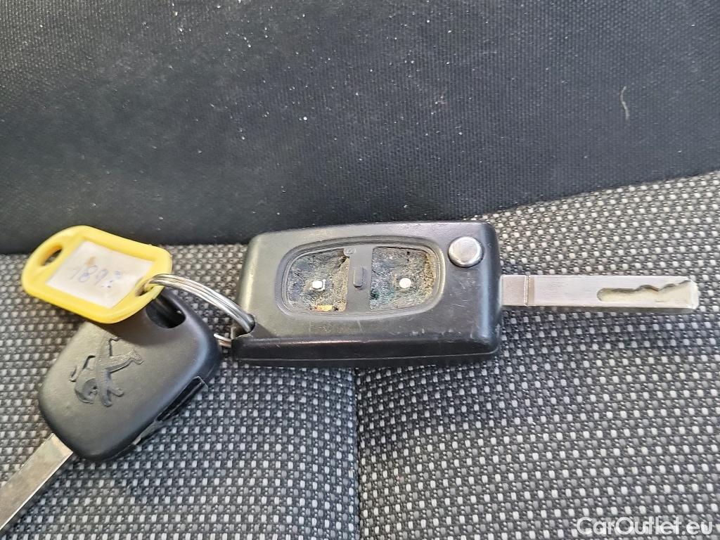  Peugeot  Partner PEUGEOT  / 2015 / 4P / combi TEPEE Access 1.6 BlueHDi 55KW (75CV) #6