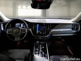  Volvo  XC60 VOLVO  / 2017 / 5P / SUV B4 D AWD GEARTR. MOMENTUM PRO MY21 #3