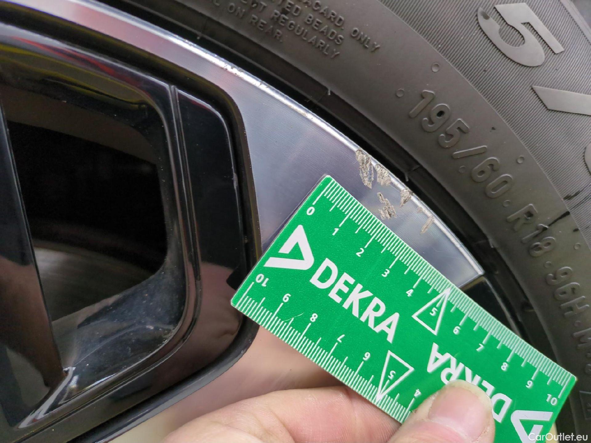  Citroen  C4  X Shine 1.2 PureTech 130CV BVA8 6E #3