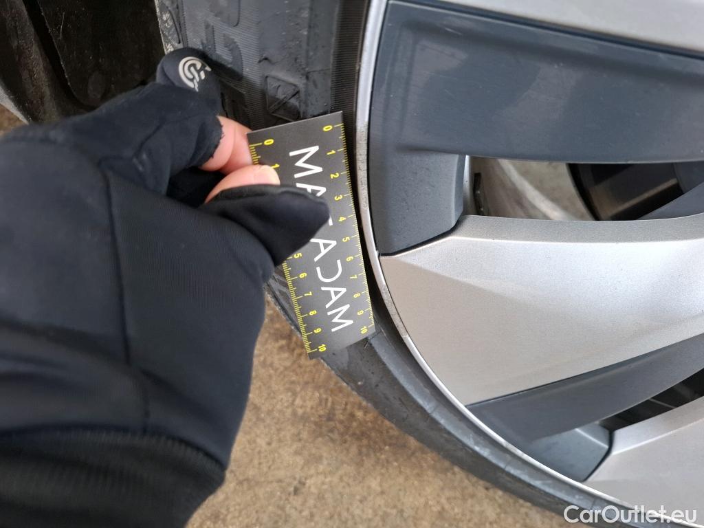  Tesla  Model Y TESLA  / 2020 / 5P / SUV Long Range Dual Motor AWD #17