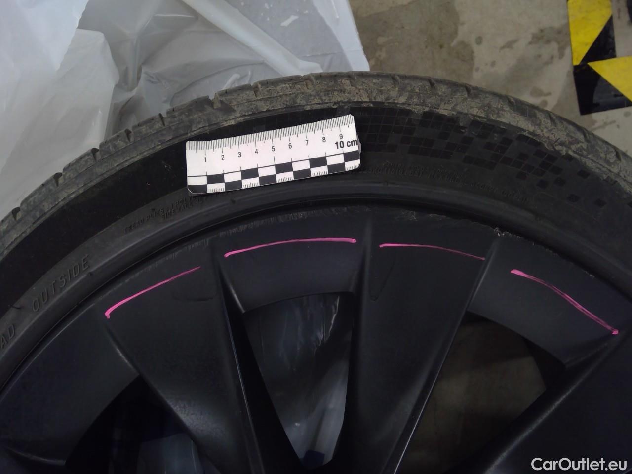  Tesla  Model Y  Long-Range AWD #7