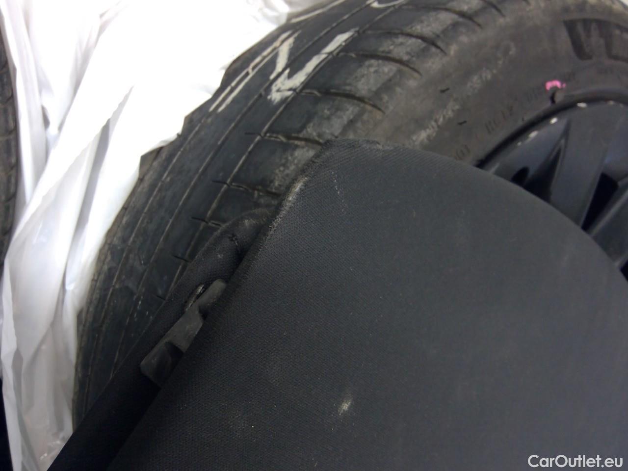  Tesla  Model Y  Long-Range AWD #9