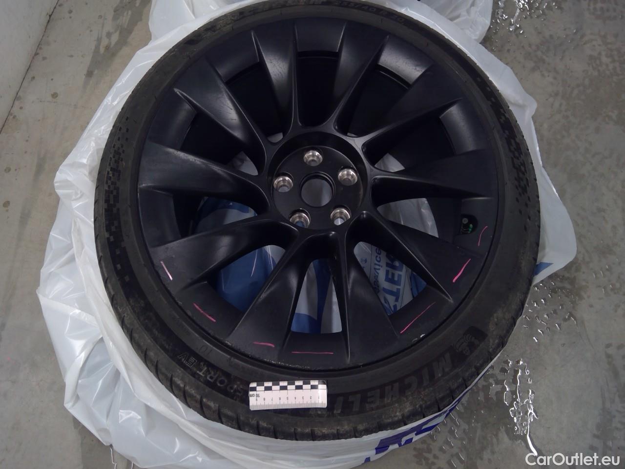  Tesla  Model Y  Long-Range AWD #6