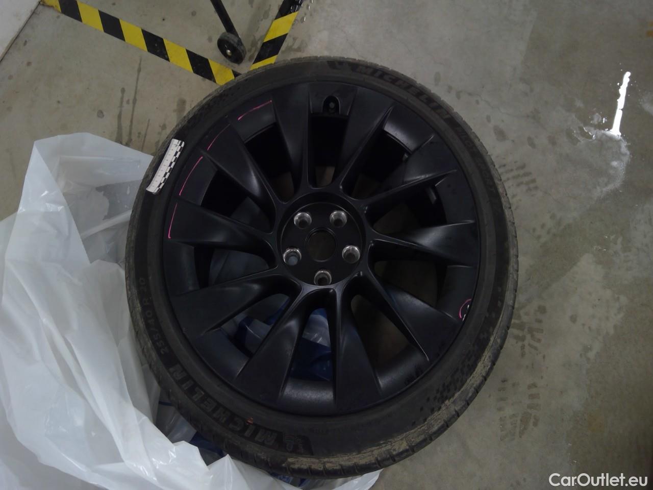  Tesla  Model Y  Long-Range AWD #8