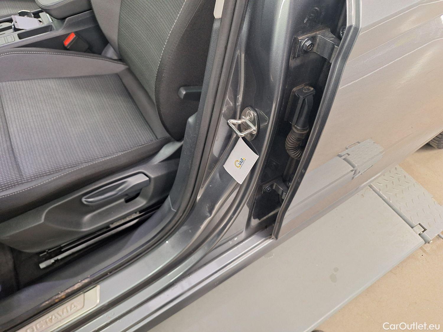  Skoda  Octavia Skoda,  Combi '20, Skoda  Combi 1.0 TSI 81kW Clever 5d #31