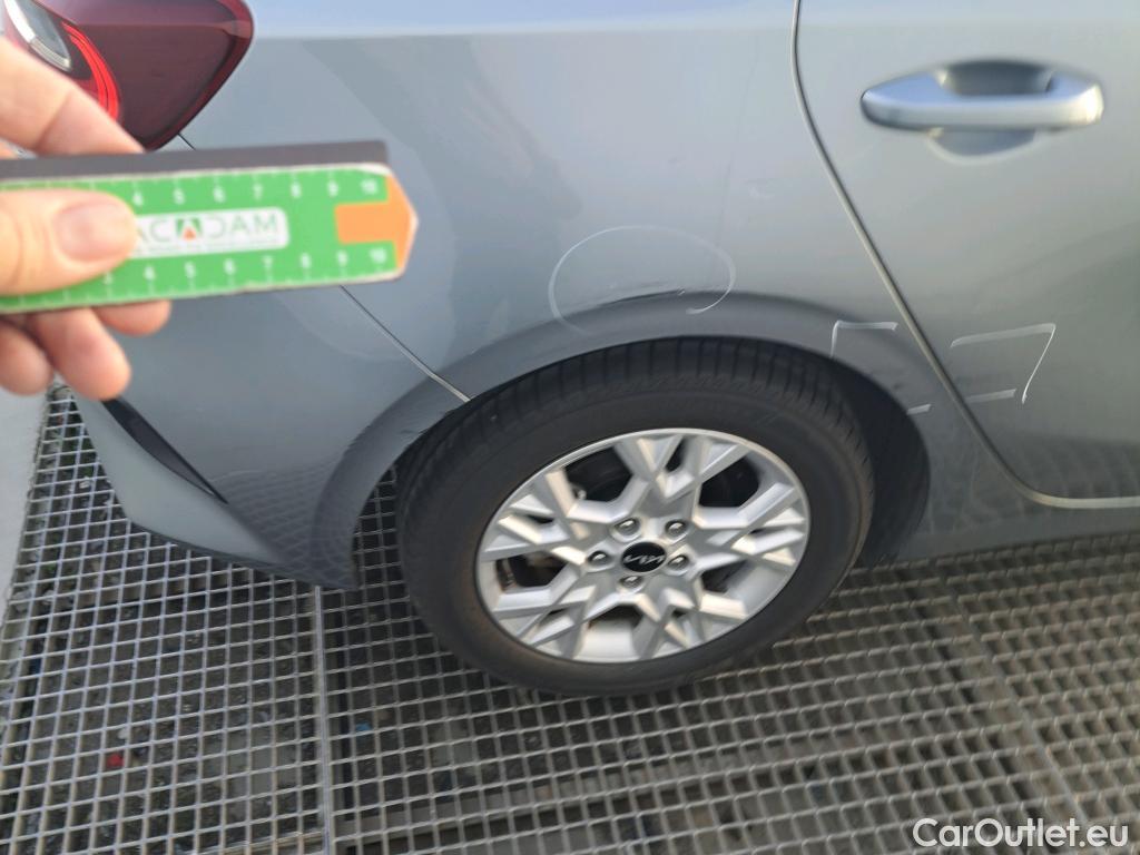  KIA  Cee'd KIA Ceed / 2021 / 5P / berlina con portón 1.0 T-GDi 88kW (120CV) Drive #13