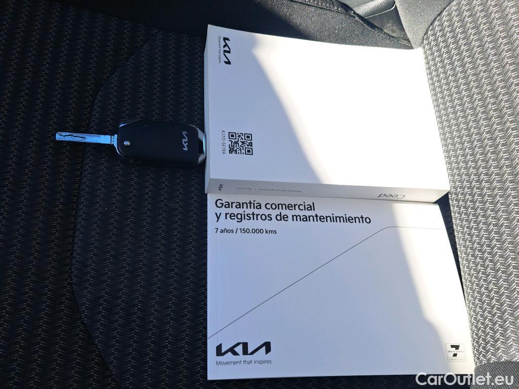  KIA  Cee'd KIA Ceed / 2021 / 5P / berlina con portón 1.0 T-GDi 88kW (120CV) Drive #1