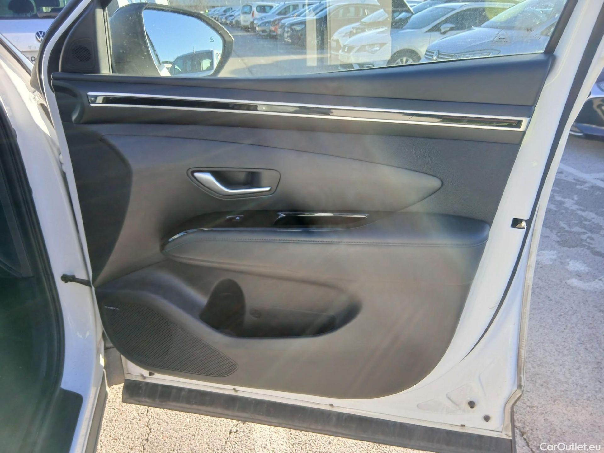  Hyundai  Tucson HYUNDAI  / 2020 / 5P / todoterreno 1.6 TGDI 169kW HEV Tecno Auto 2C #39