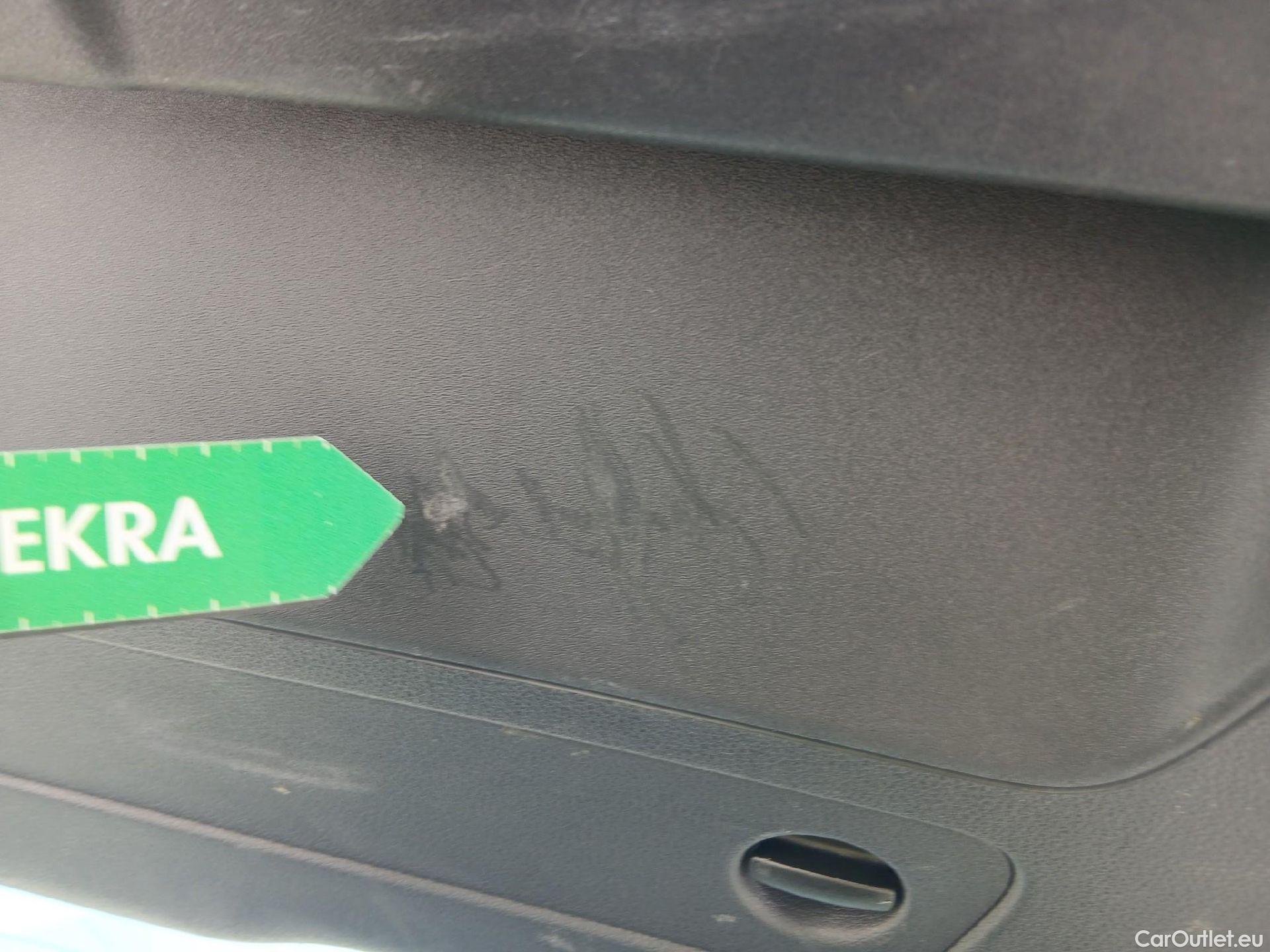  Audi  Q2 AUDI  / 2016 / 5P / todoterreno Design 30 TFSI 85kW (116CV) #2