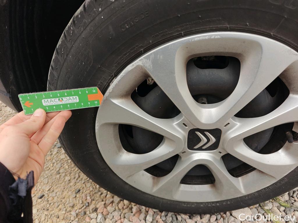  Citroen  C3 CITROEN  / 2020 / 5P / berlina con portón BlueHDi 75KW (100CV) S&S Live Pack #24