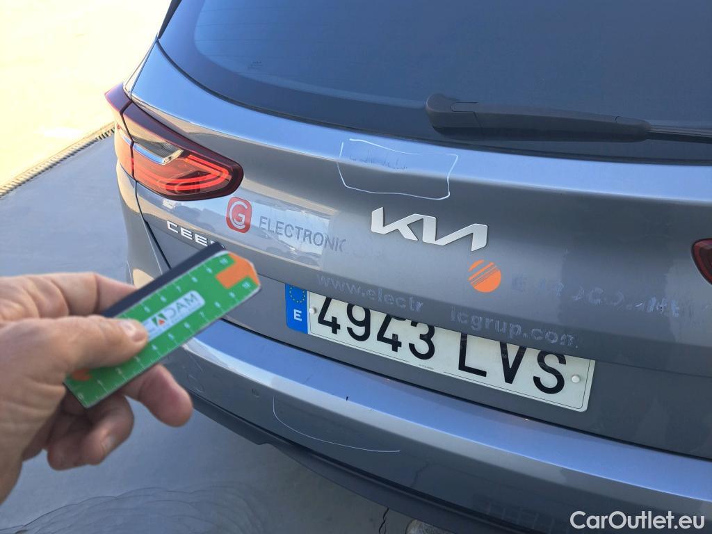  KIA  Cee'd KIA Ceed / 2021 / 5P / berlina con portón 1.0 T-GDi 88kW (120CV) Drive #3