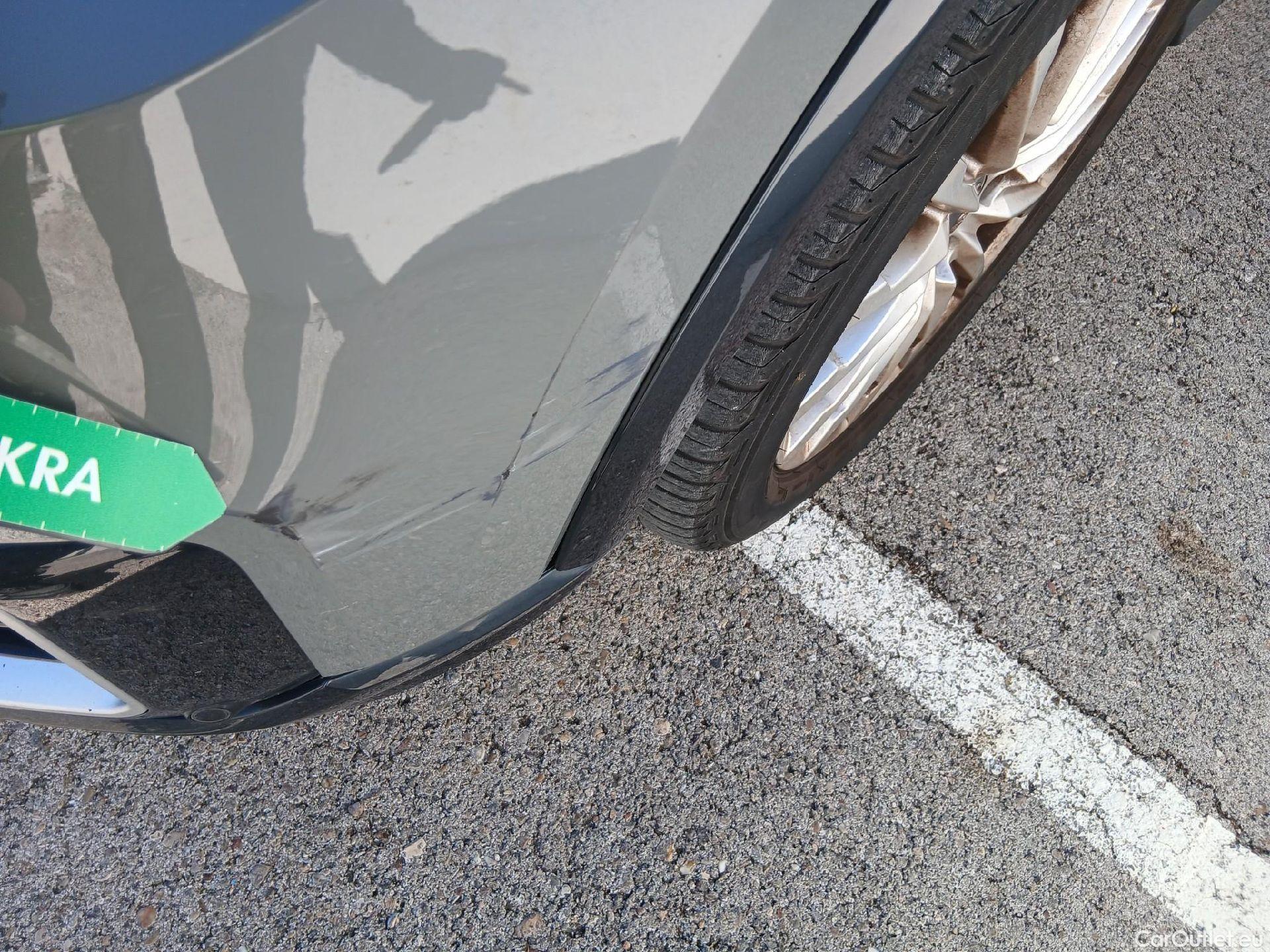  Audi  Q2 AUDI  / 2016 / 5P / todoterreno Design 30 TFSI 85kW (116CV) #9