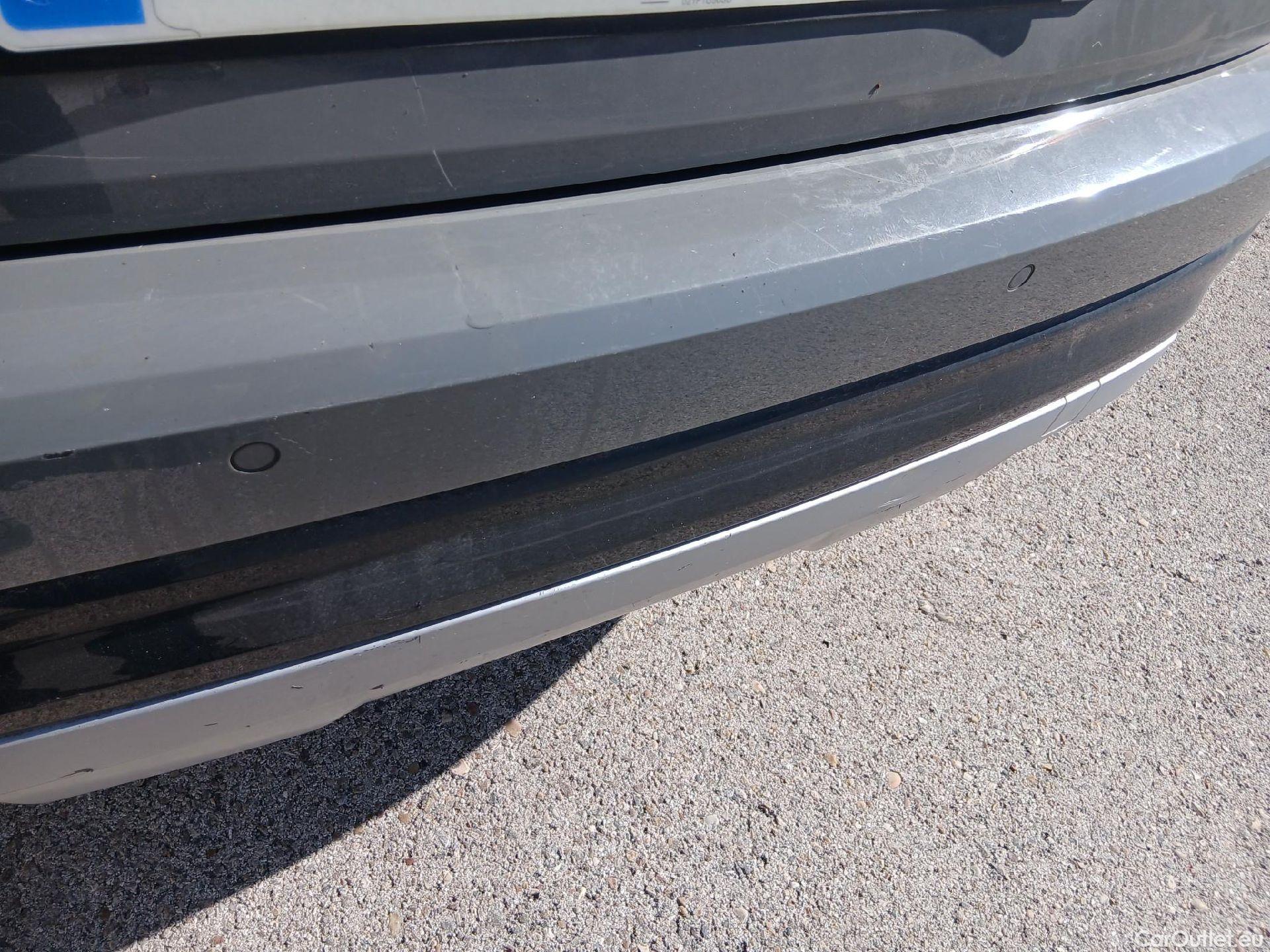  Audi  Q2 AUDI  / 2016 / 5P / todoterreno Design 30 TFSI 85kW (116CV) #28