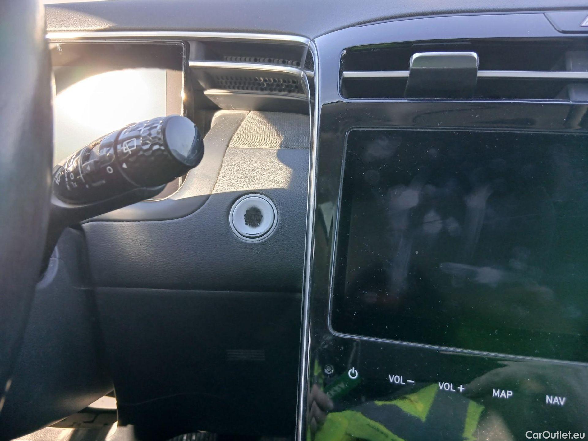  Hyundai  Tucson HYUNDAI  / 2020 / 5P / todoterreno 1.6 TGDI PHEV 195kW Tecno Sky Auto 4x4 #2