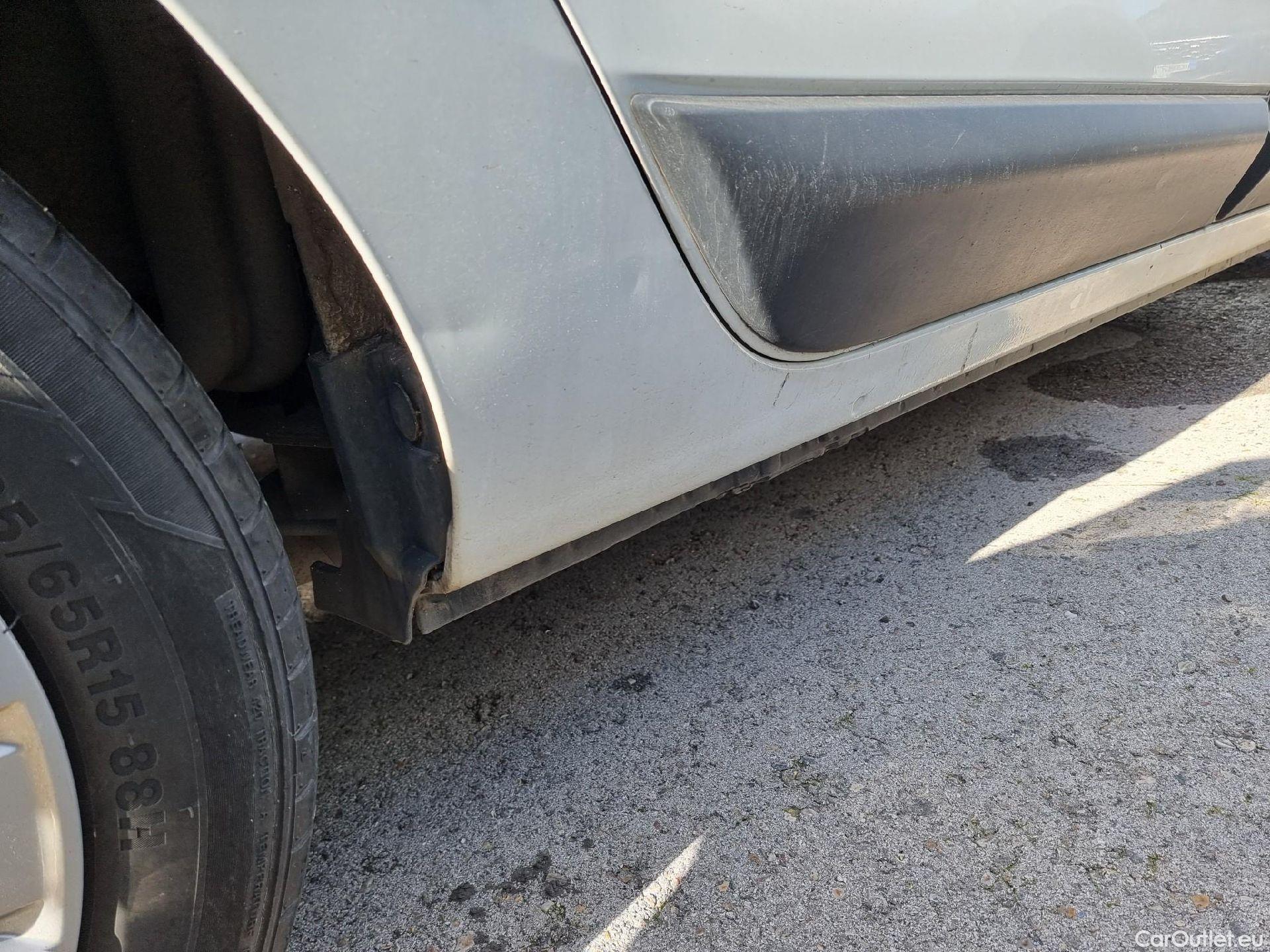  Dacia  Lodgy DACIA  / 2012 / 5P / monovolumen compacto Comfort Blue dCi 70kW (95CV) 7Pl - 18 #40