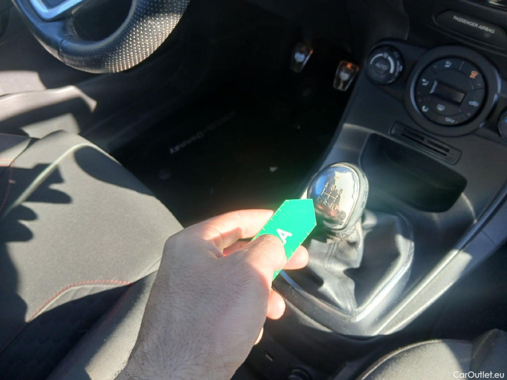  Ford  Fiesta FORD  3p 6G berlina con portón 1.5 TDCi 70kW (95CV) ST-Line 3p #43