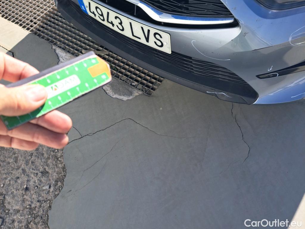  KIA  Cee'd KIA Ceed / 2021 / 5P / berlina con portón 1.0 T-GDi 88kW (120CV) Drive #33