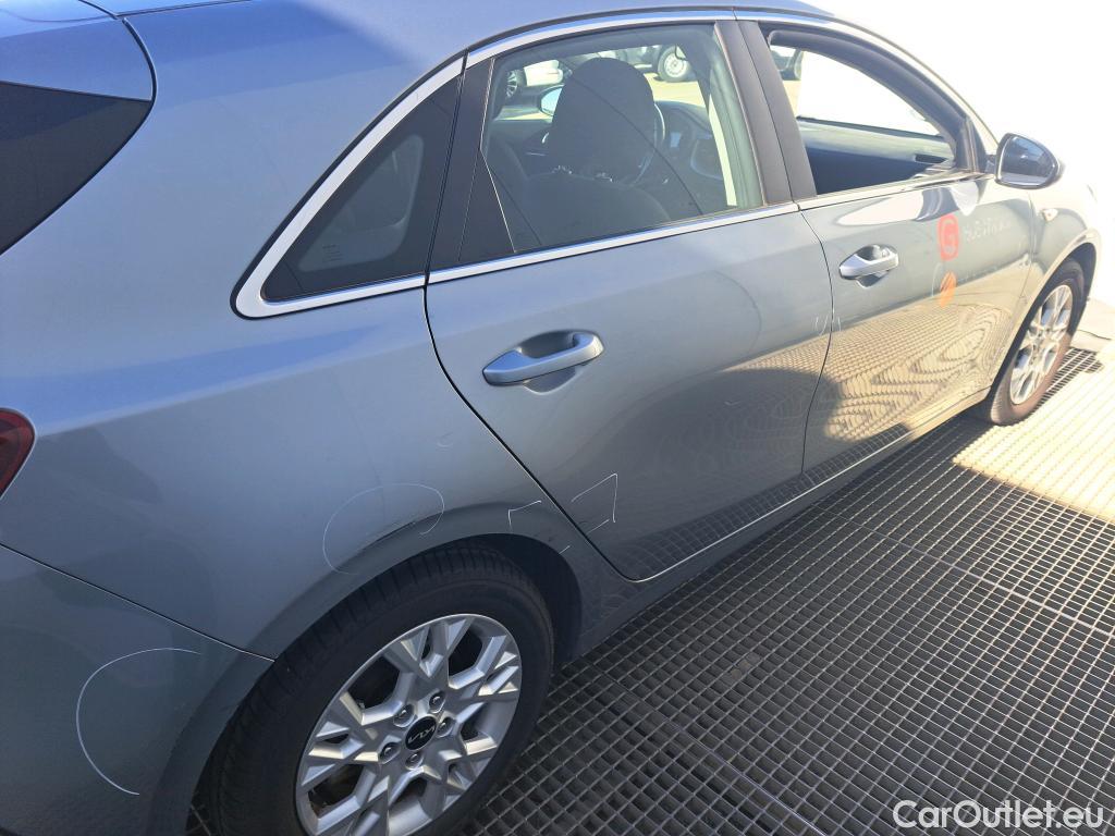  KIA  Cee'd KIA Ceed / 2021 / 5P / berlina con portón 1.0 T-GDi 88kW (120CV) Drive #26