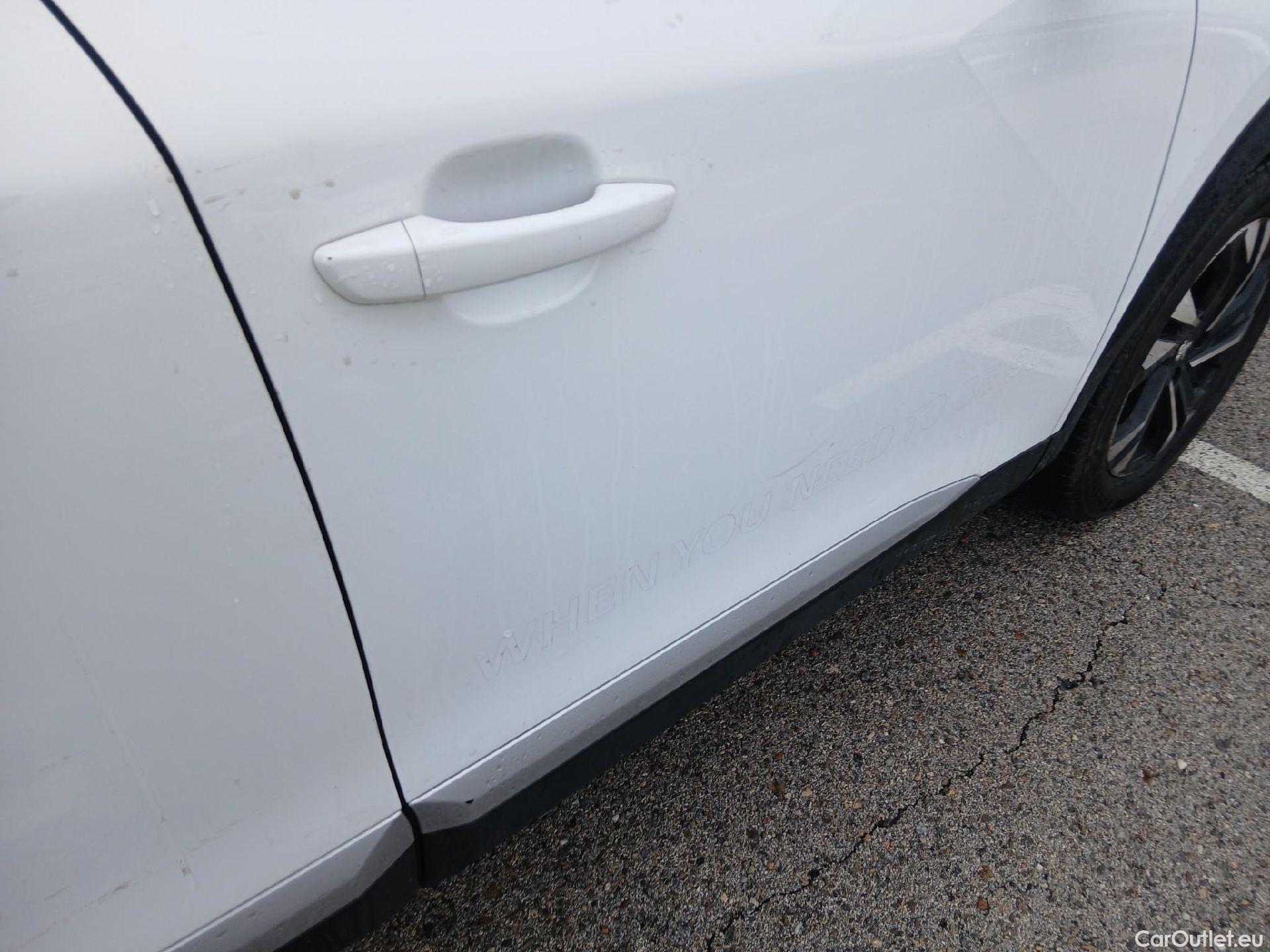  Peugeot  2008 PEUGEOT  / 2019 / 5P / todoterreno Allure BlueHDI 81kW (110CV) #24