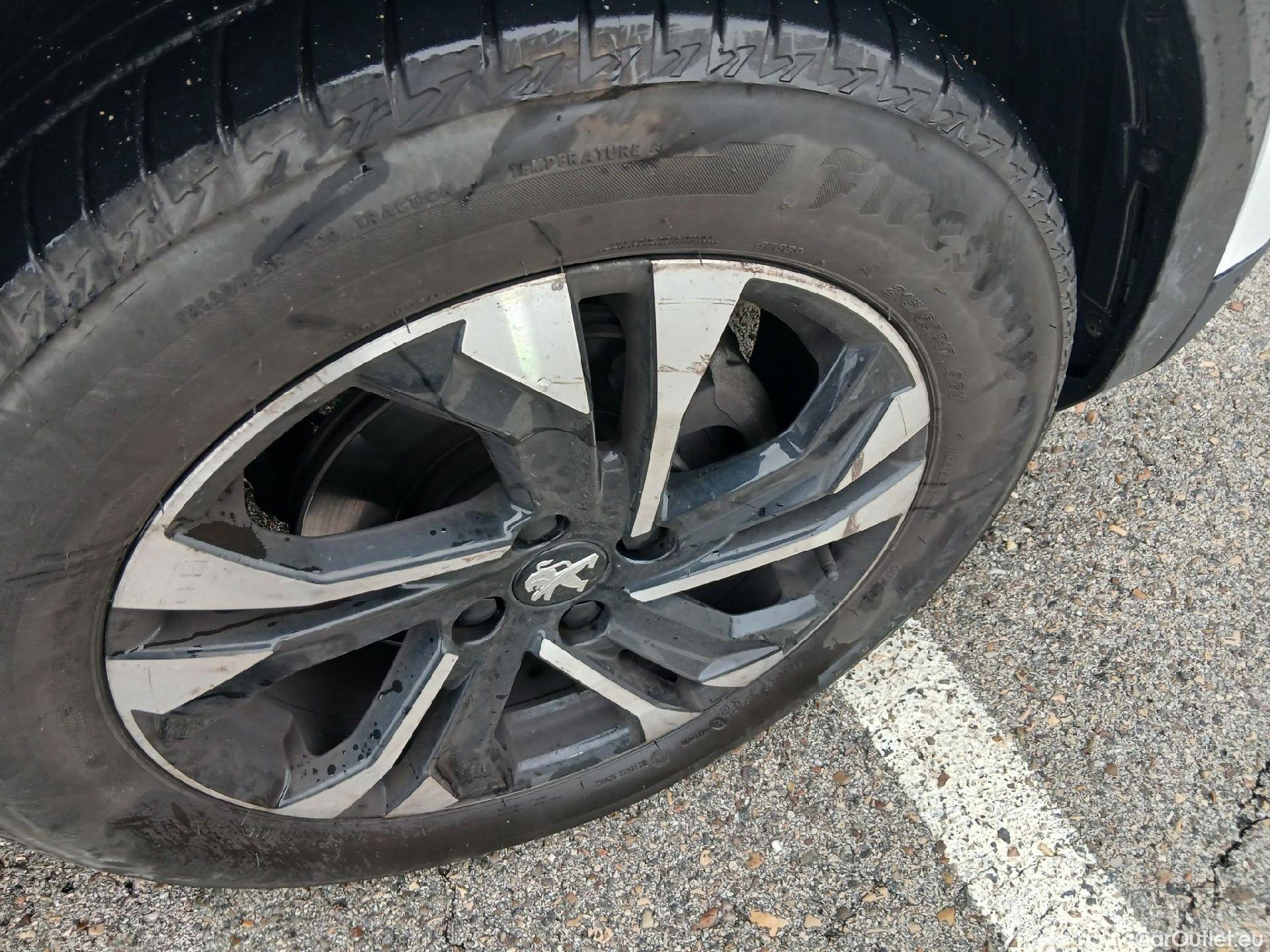  Peugeot  2008 PEUGEOT  / 2019 / 5P / todoterreno Allure BlueHDI 81kW (110CV) #6