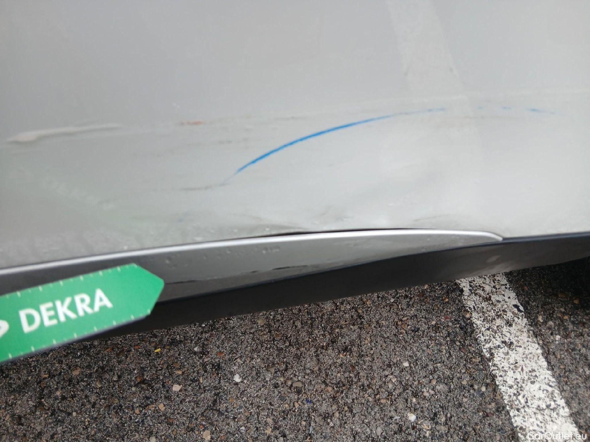  Peugeot  2008 PEUGEOT  / 2019 / 5P / todoterreno Allure BlueHDI 81kW (110CV) #17