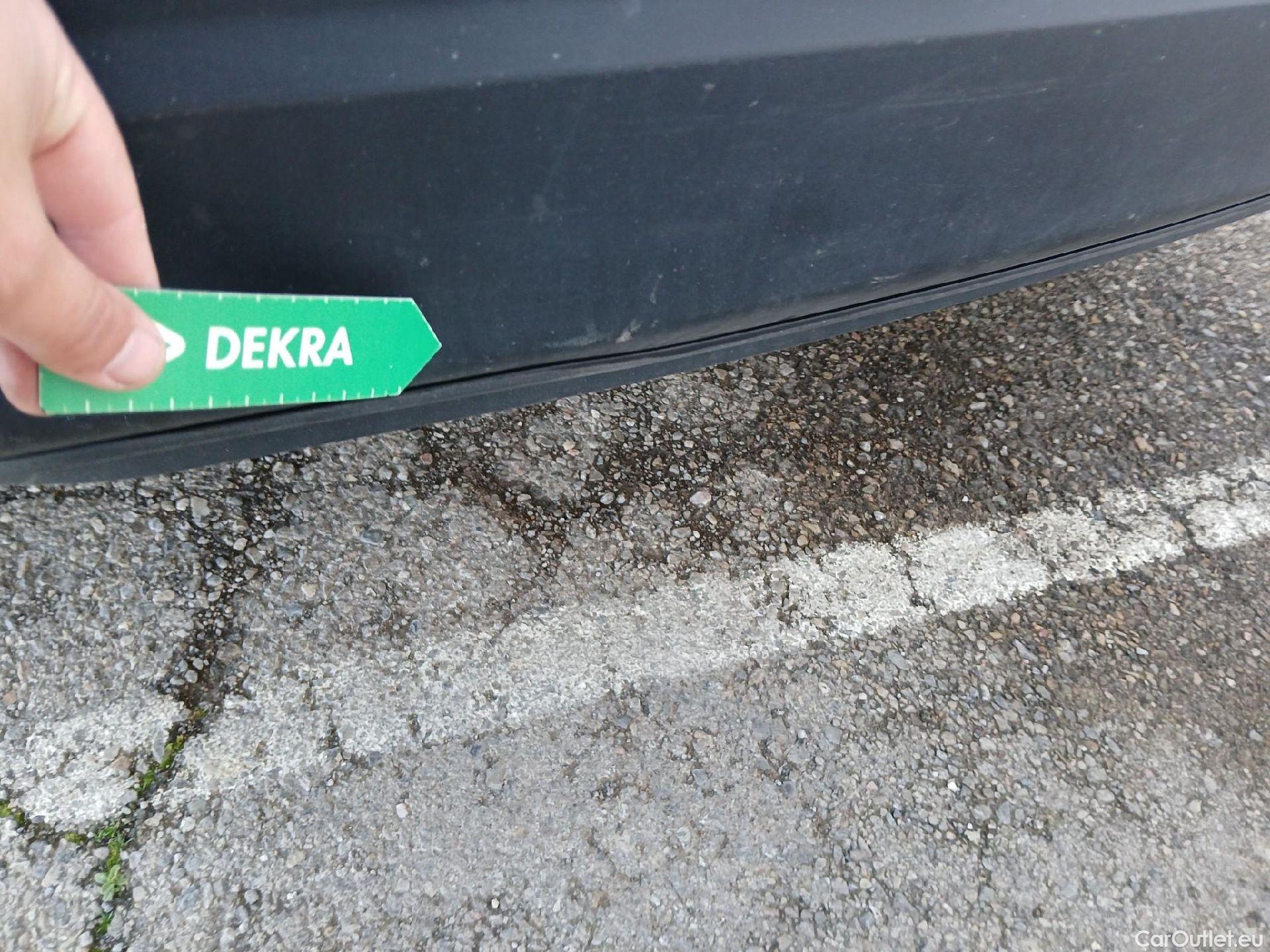  Peugeot  2008 PEUGEOT  / 2019 / 5P / todoterreno Allure Puretech 100 S&S BVM6 (CX) #24