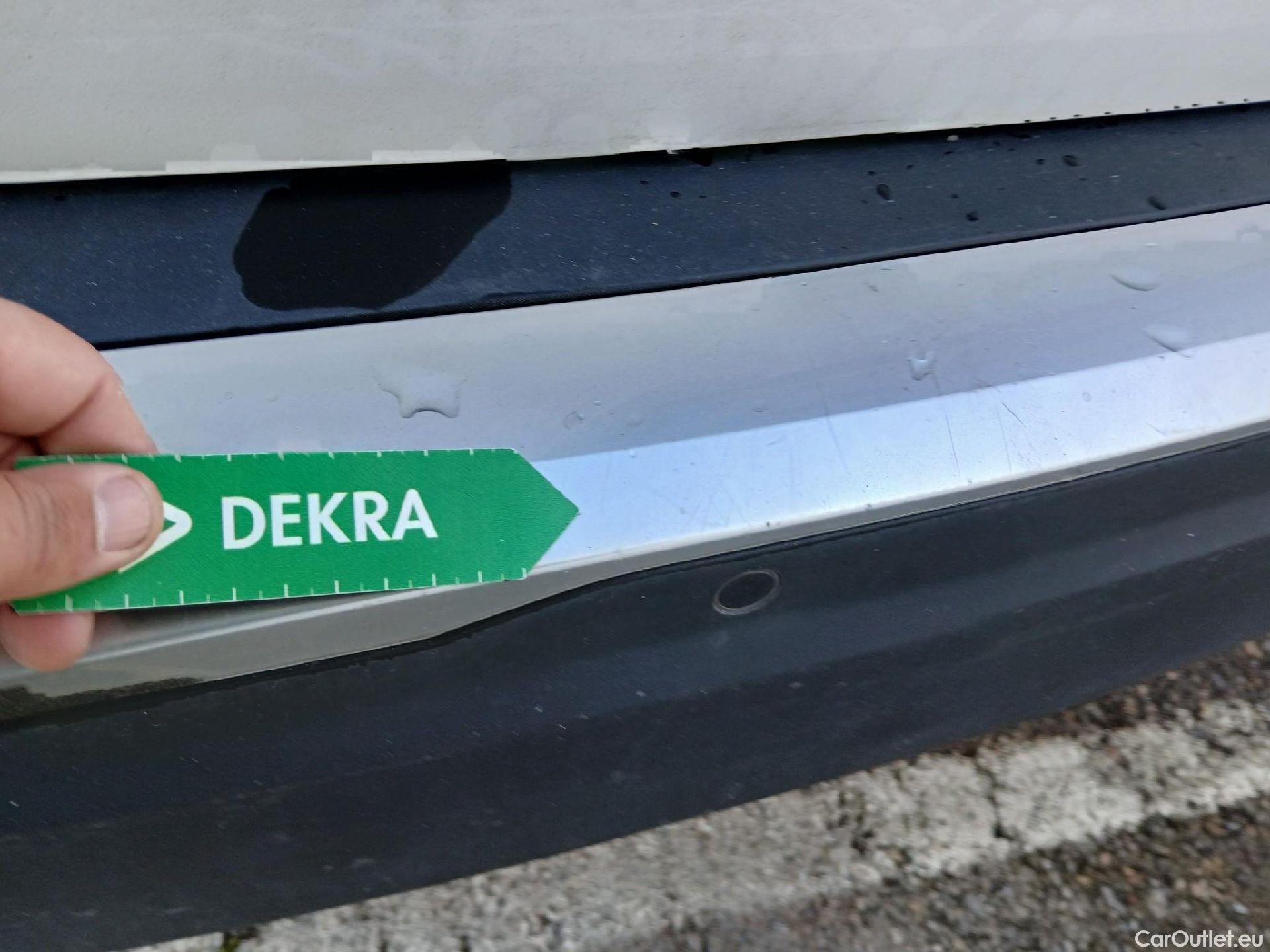  Peugeot  2008 PEUGEOT  / 2019 / 5P / todoterreno Allure Puretech 100 S&S BVM6 (CX) #25