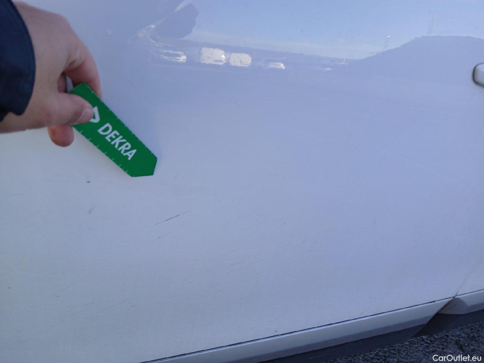  Peugeot  2008 PEUGEOT  / 2019 / 5P / todoterreno Allure Puretech 100 S&S BVM6 (CX) #17