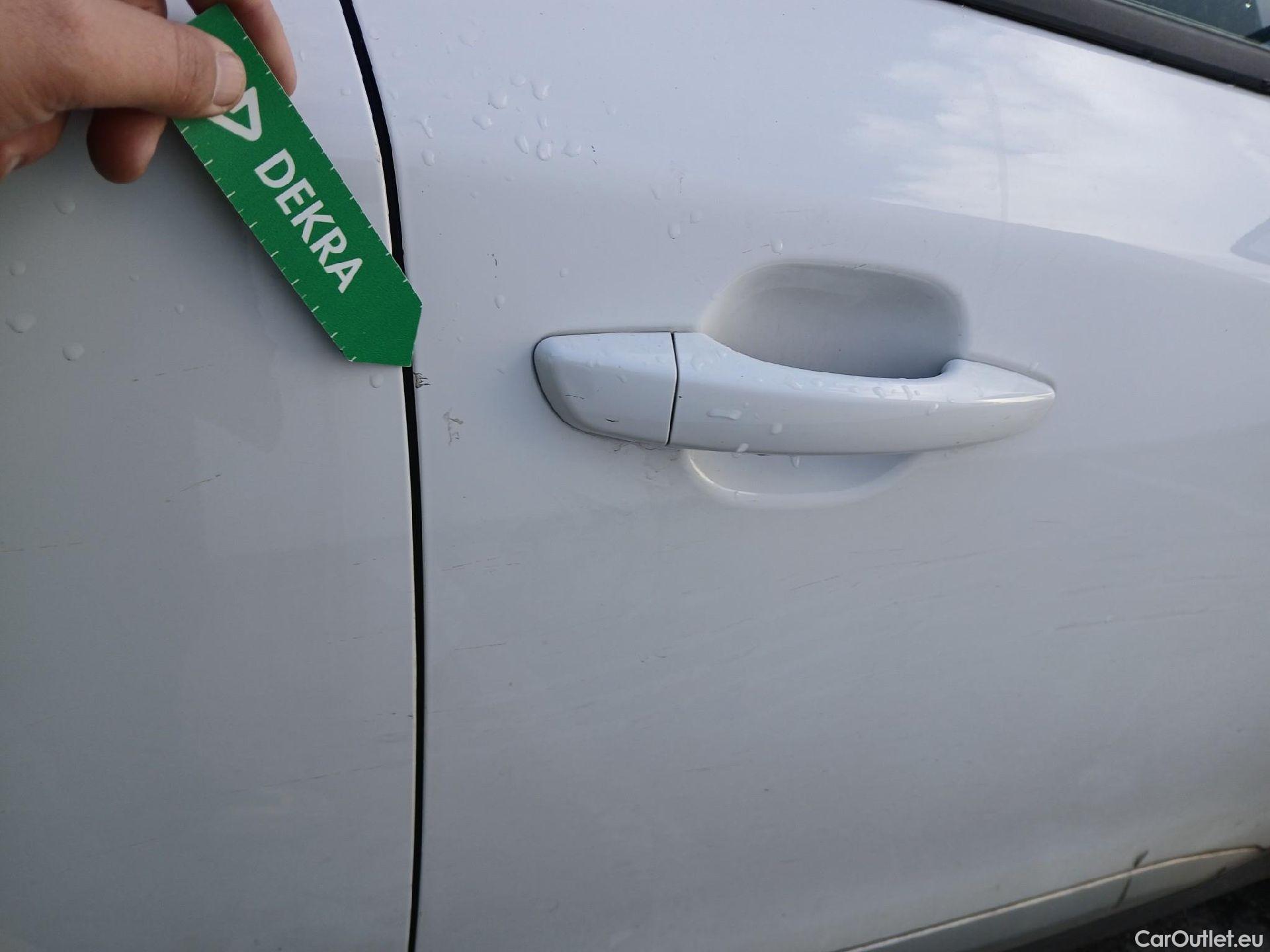  Peugeot  2008 PEUGEOT  / 2019 / 5P / todoterreno Allure Puretech 100 S&S BVM6 (CX) #34