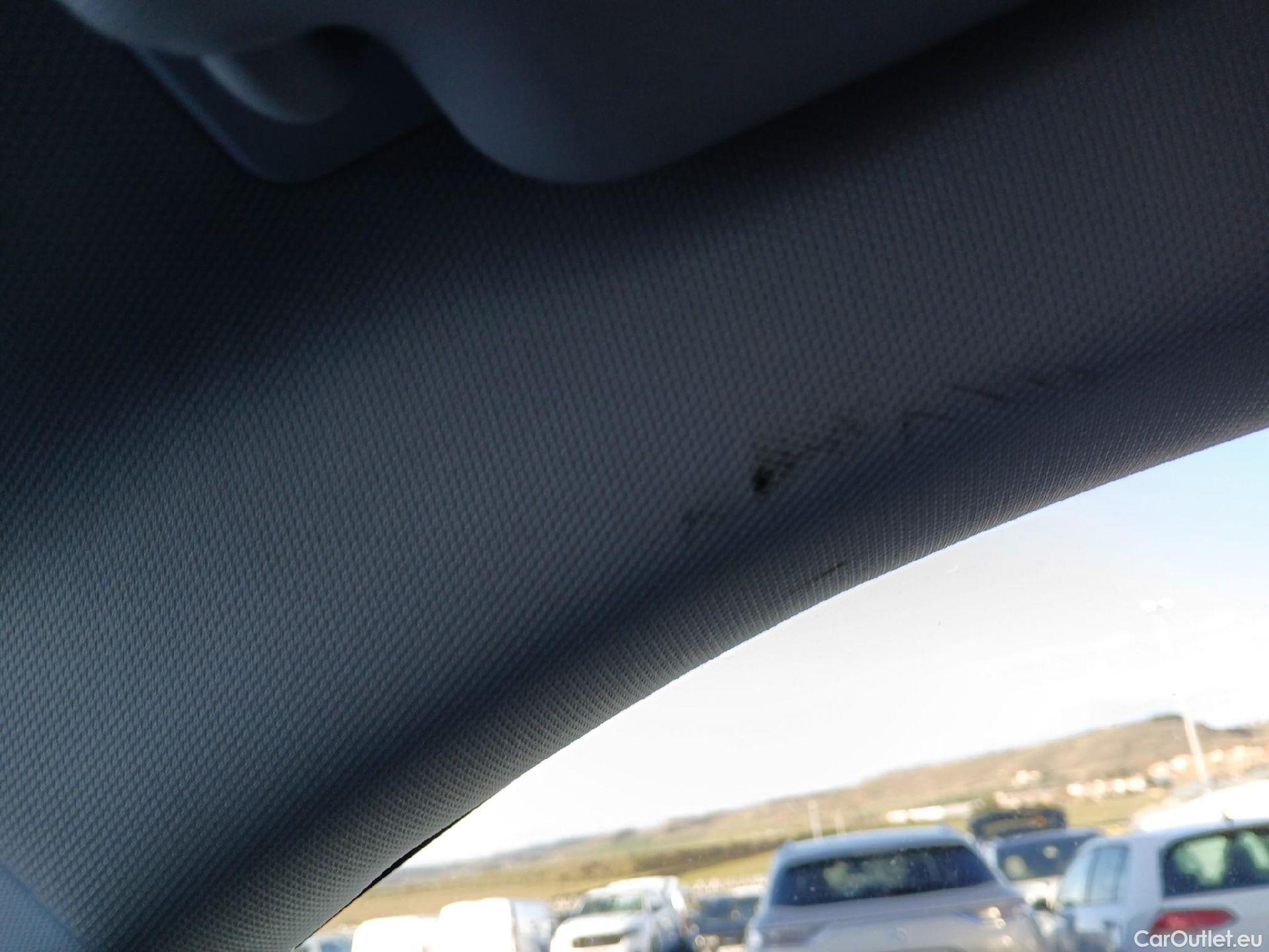  Peugeot  2008 PEUGEOT  / 2019 / 5P / todoterreno Allure Puretech 100 S&S BVM6 (CX) #2