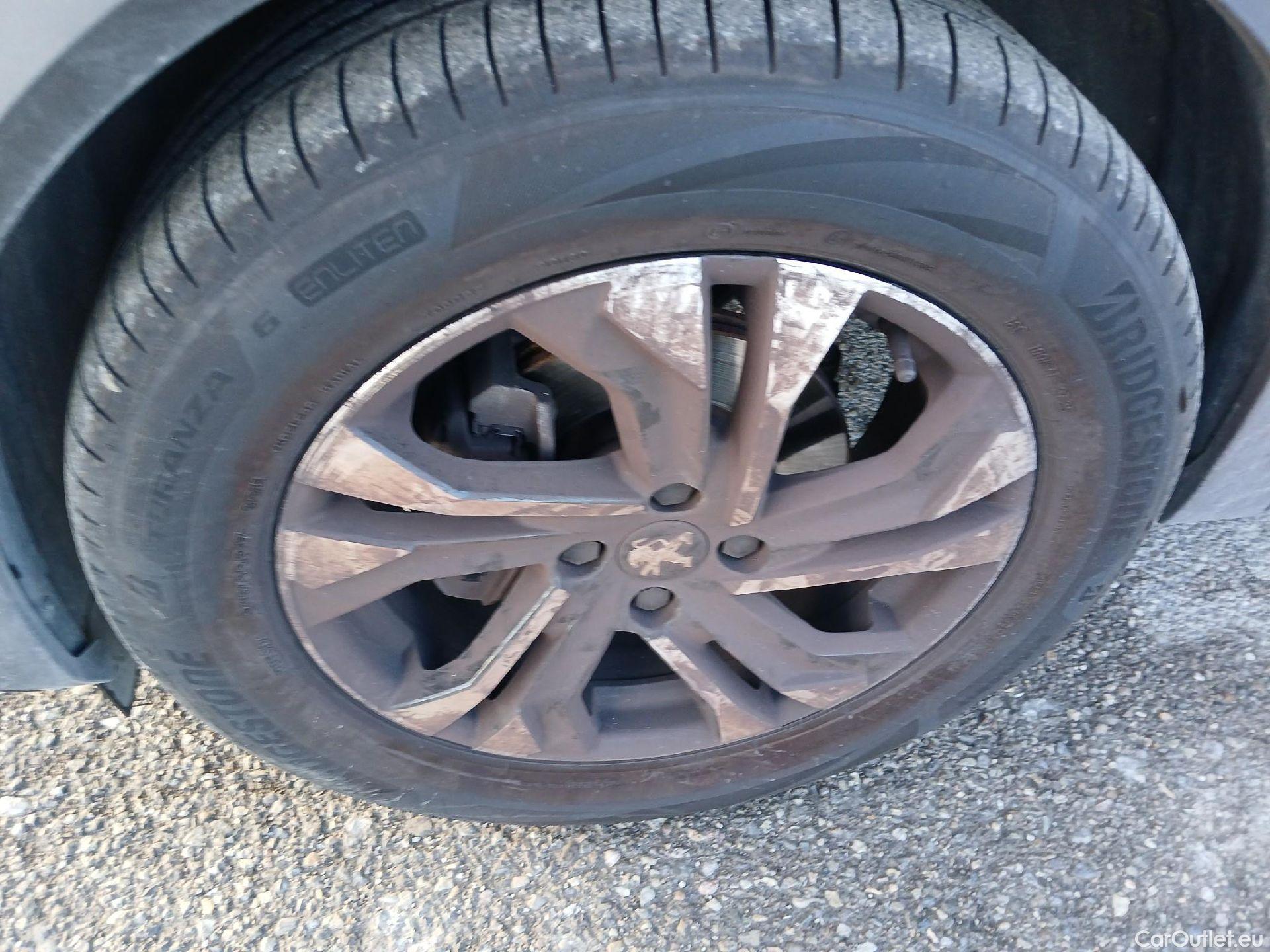  Peugeot  2008 PEUGEOT  / 2019 / 5P / todoterreno Allure Puretech 100 S&S BVM6 (CX) #14