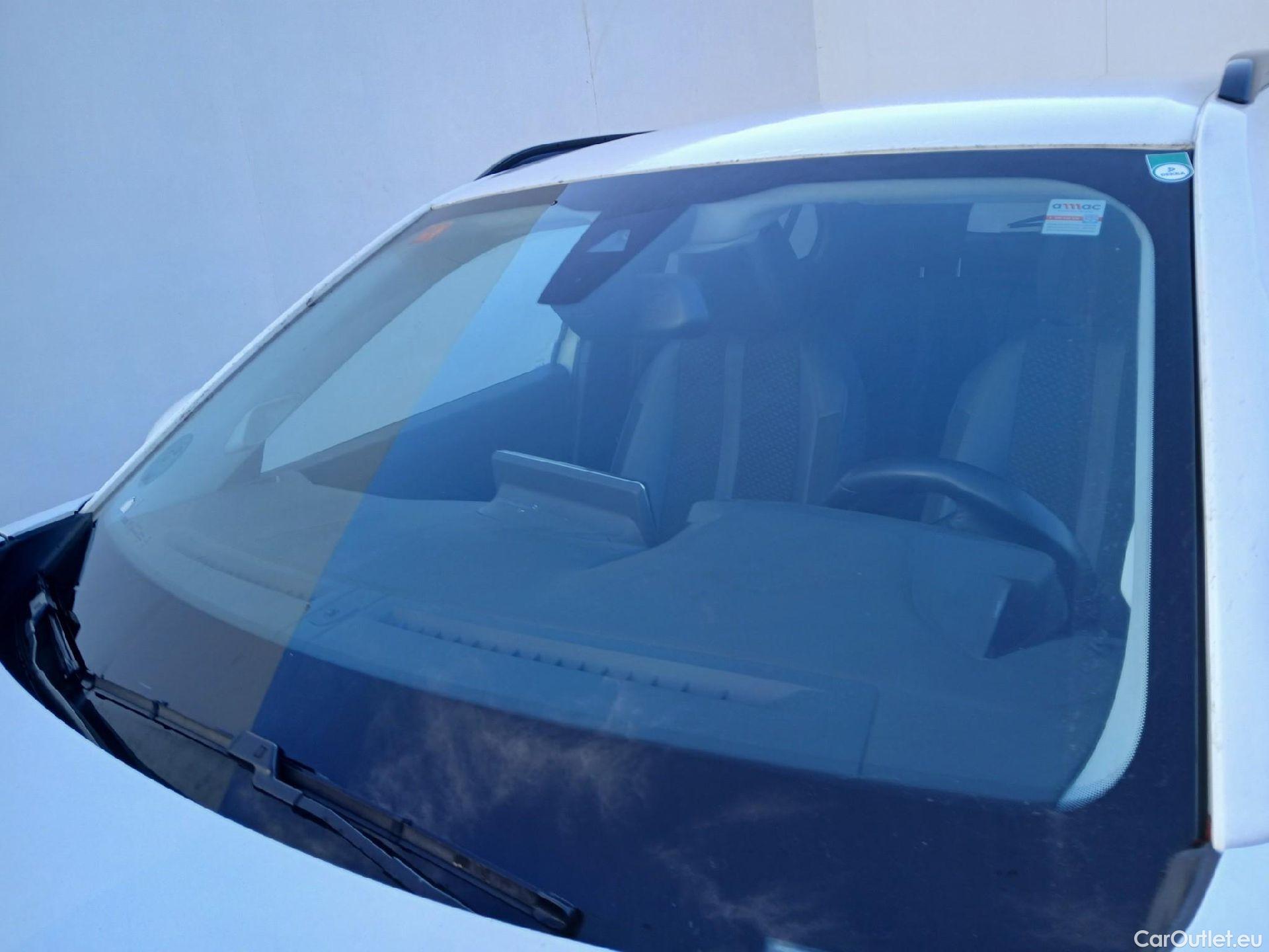  Peugeot  2008 PEUGEOT  / 2019 / 5P / todoterreno Allure Puretech 100 S&S BVM6 (CX) #4