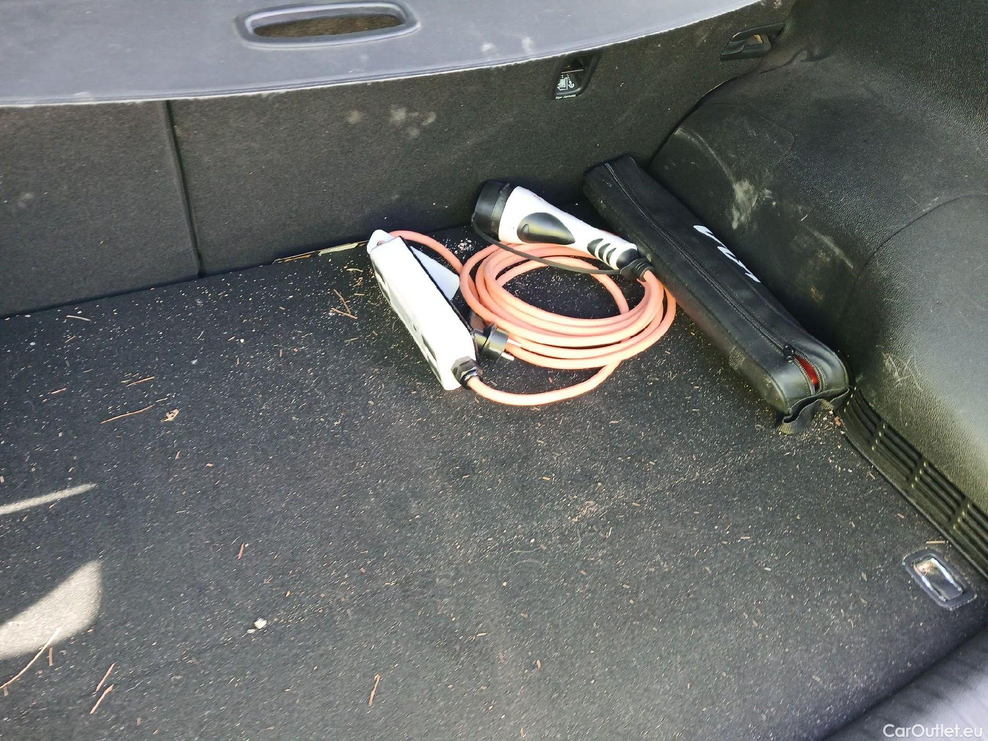  KIA  Niro KIA  / 2019 / 5P / crossover 1.6 GDi PHEV 104kW (141CV) Drive #18