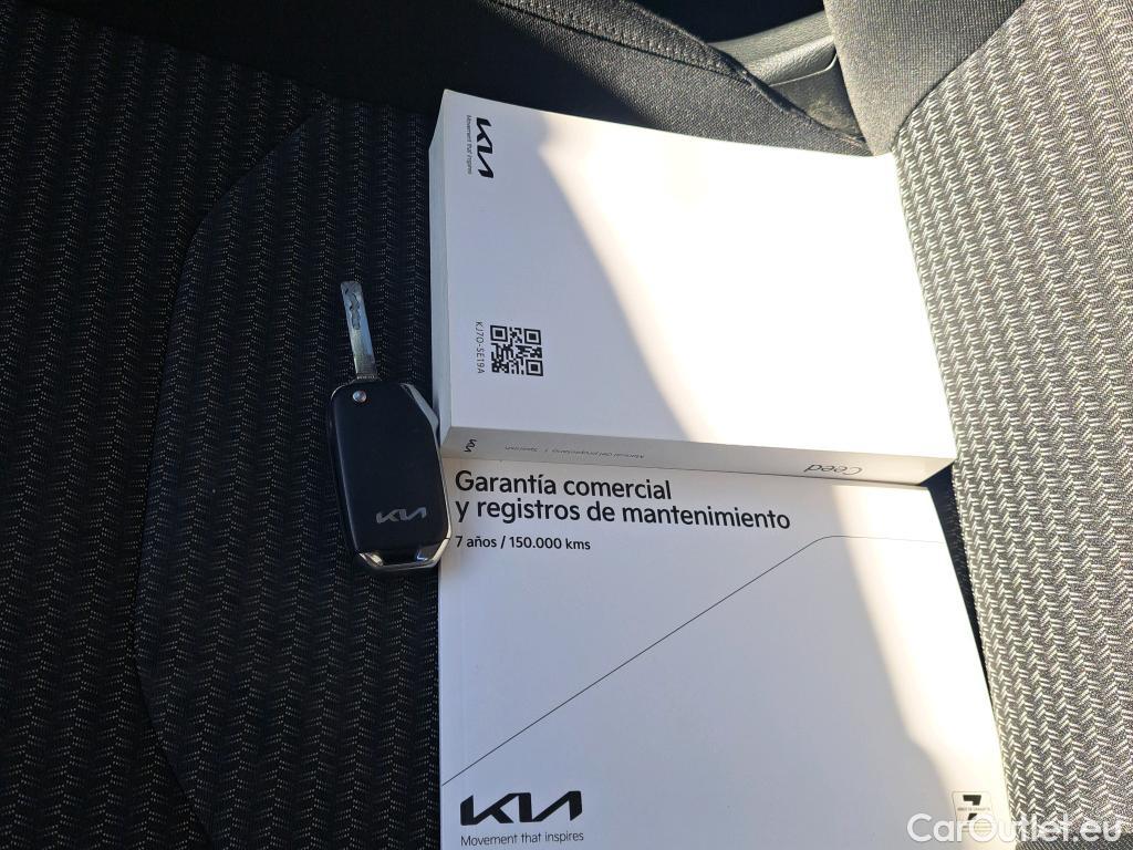  KIA  Cee'd KIA Ceed / 2021 / 5P / berlina con portón 1.0 T-GDi 88kW (120CV) Drive #37