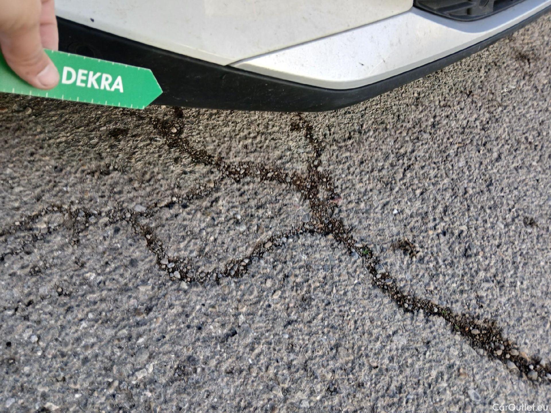  Peugeot  2008 PEUGEOT  / 2019 / 5P / todoterreno Allure Puretech 100 S&S BVM6 (CX) #11