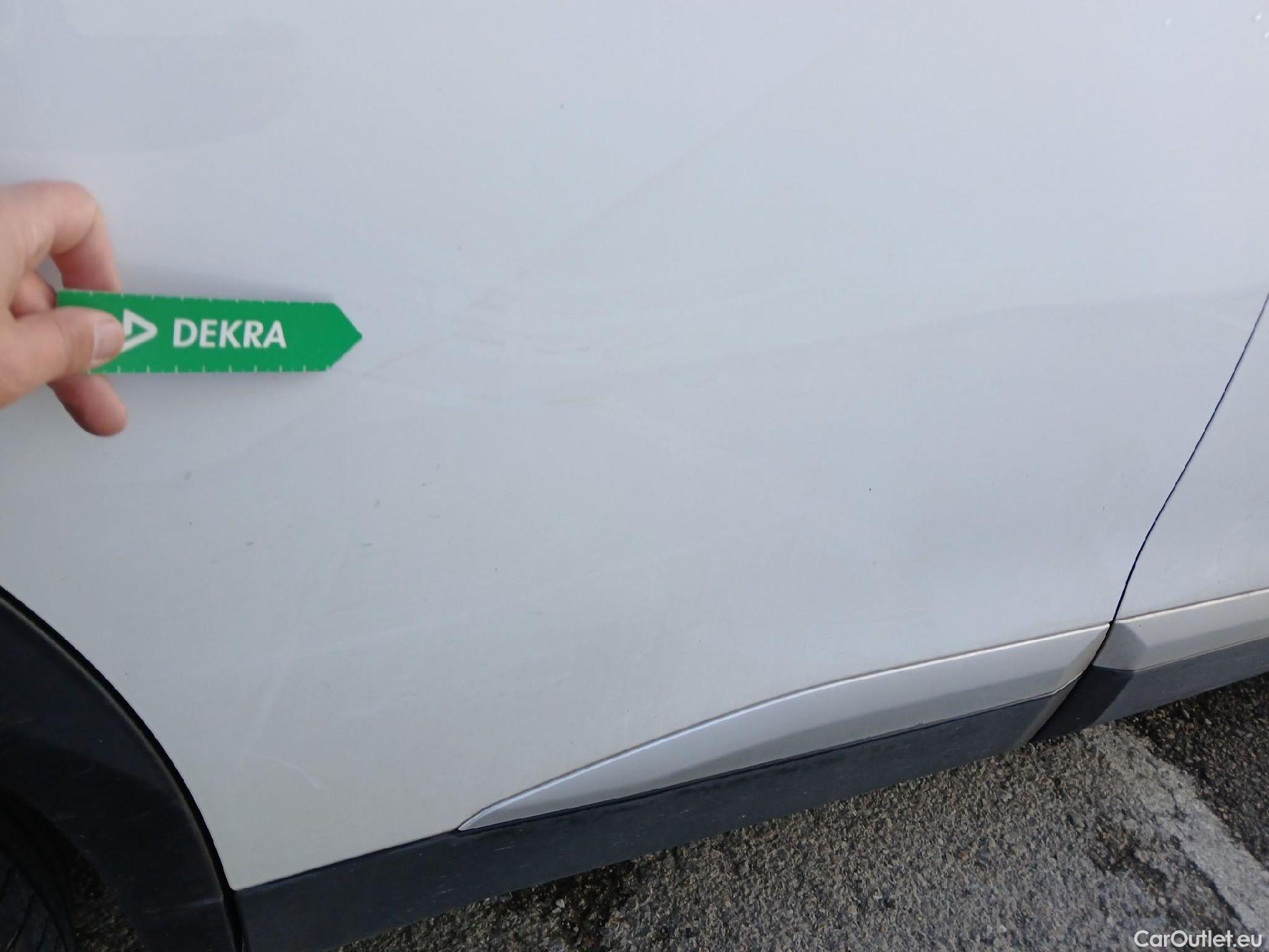  Peugeot  2008 PEUGEOT  / 2019 / 5P / todoterreno Allure Puretech 100 S&S BVM6 (CX) #32