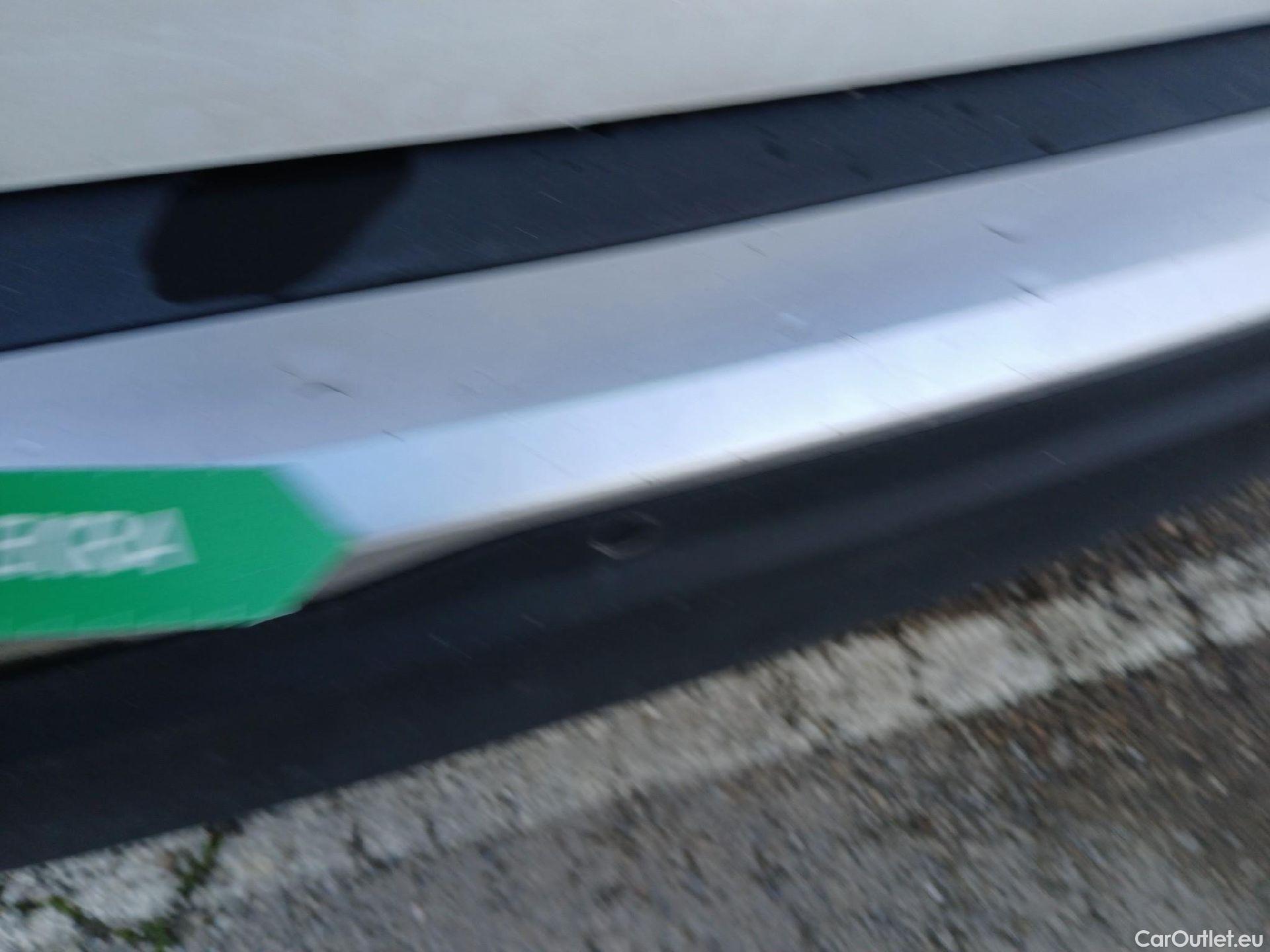  Peugeot  2008 PEUGEOT  / 2019 / 5P / todoterreno Allure Puretech 100 S&S BVM6 (CX) #26